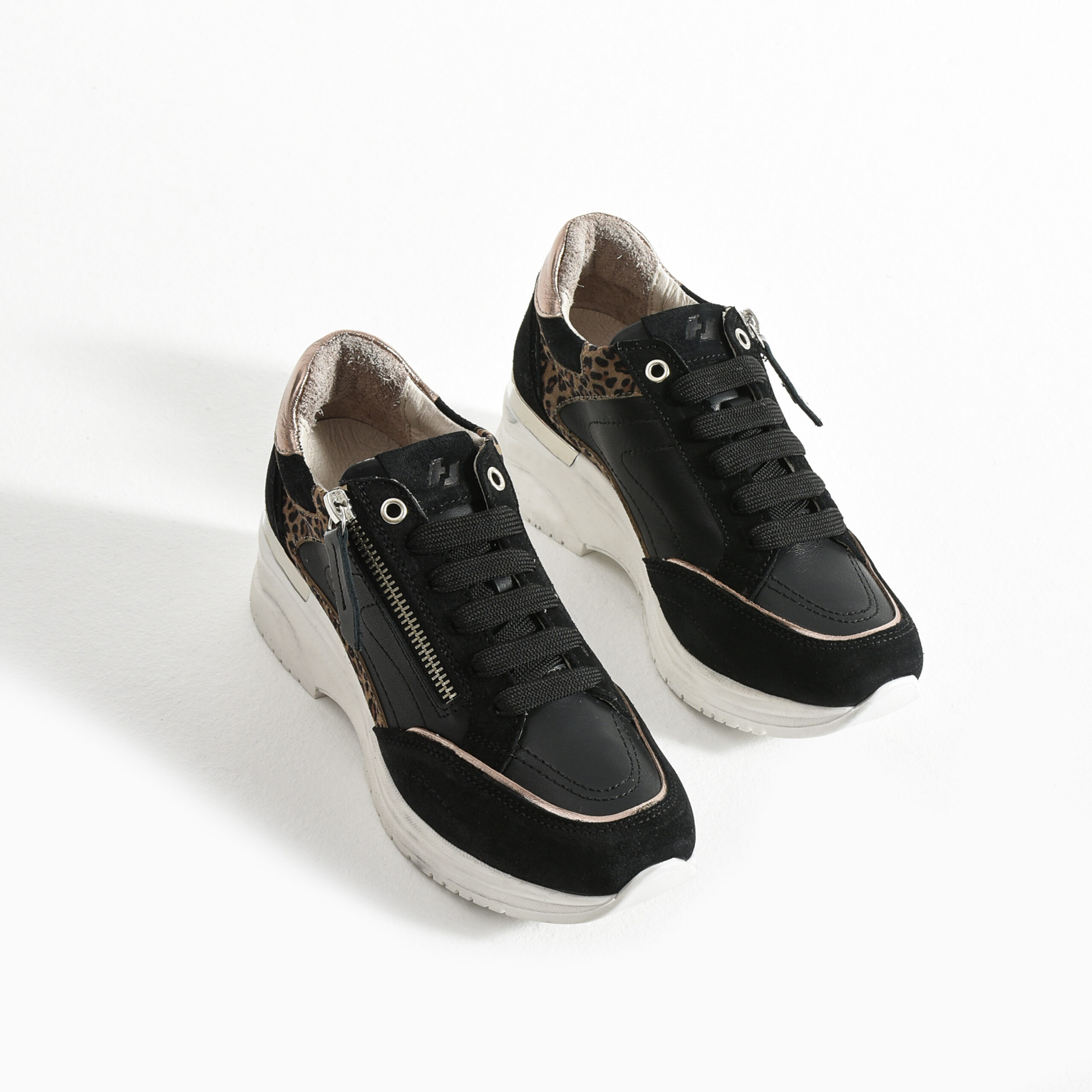 Sneakers de damă negri din piele naturală pe platformă Luxor Sneakers de damă negri din piele naturală pe platformă Luxor