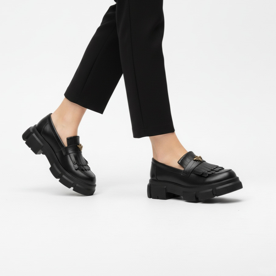 Mocasini de damă negri din piele naturală cu talpă masivă Kush Mocasini de damă negri din piele naturală cu talpă masivă Kush