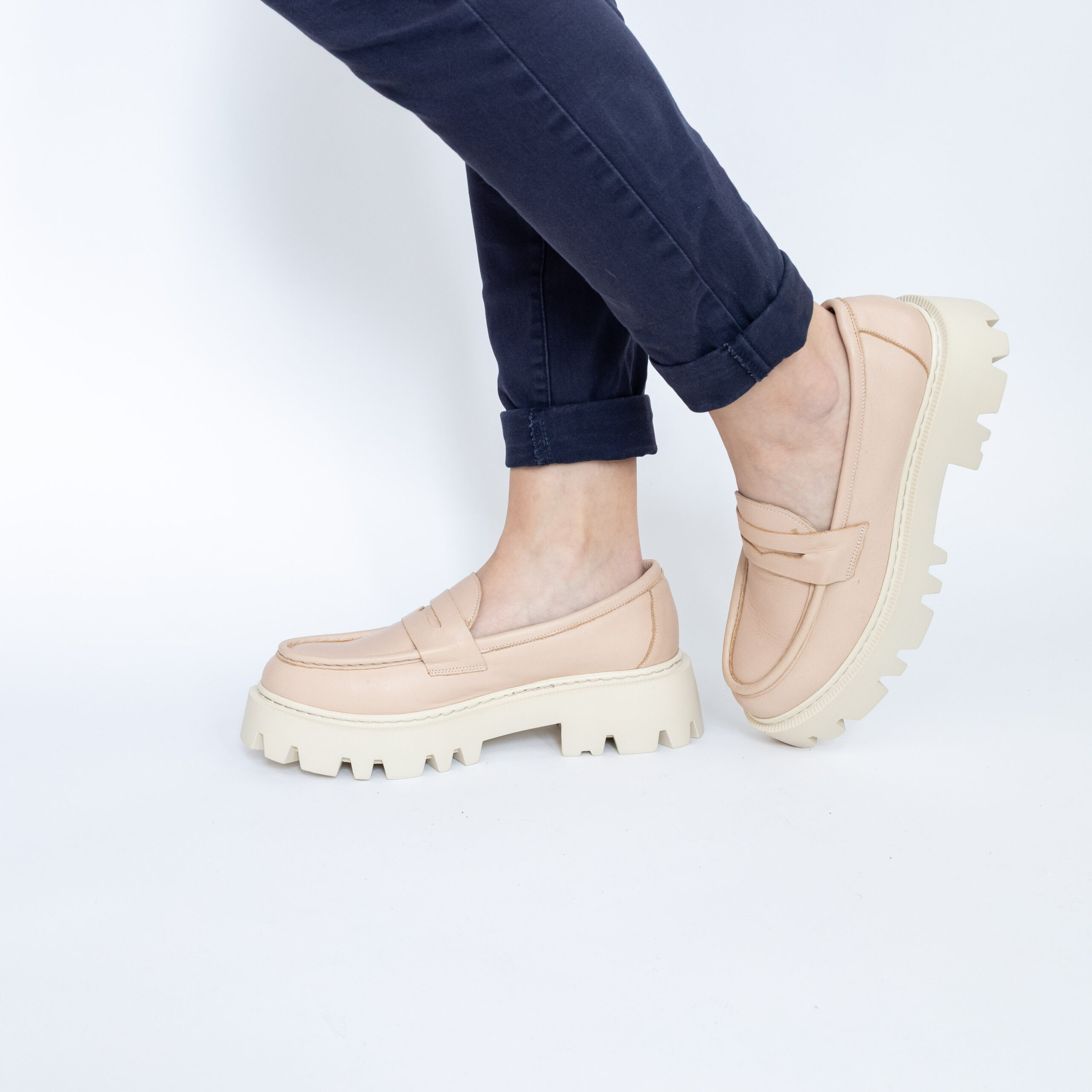 Mocasini damă roz deschis din piele naturală Claudia Sabina Mocasini damă roz deschis din piele naturală Claudia Sabina