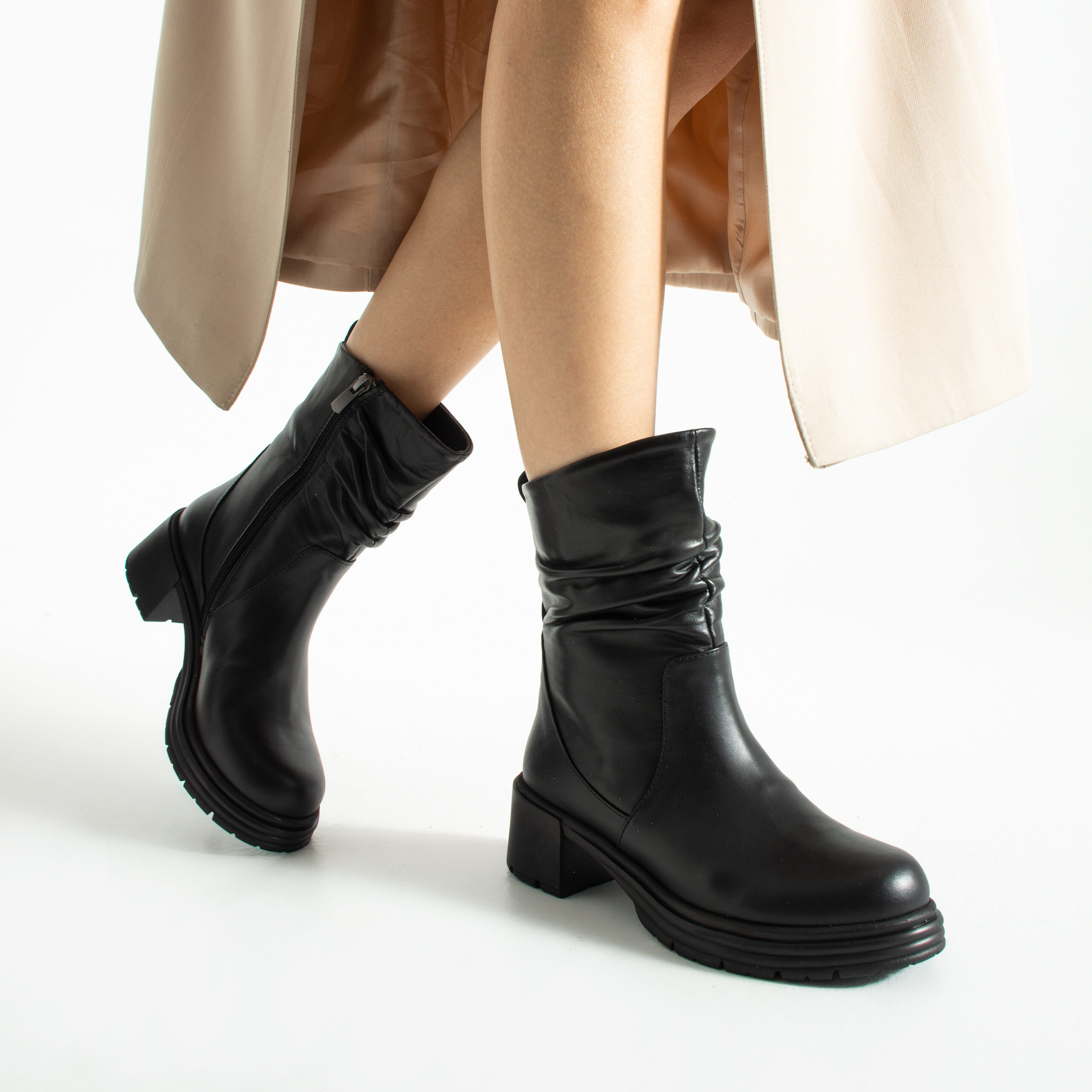 Botine negre din piele naturală cu toc Tiana Botine negre din piele naturală cu toc Tiana