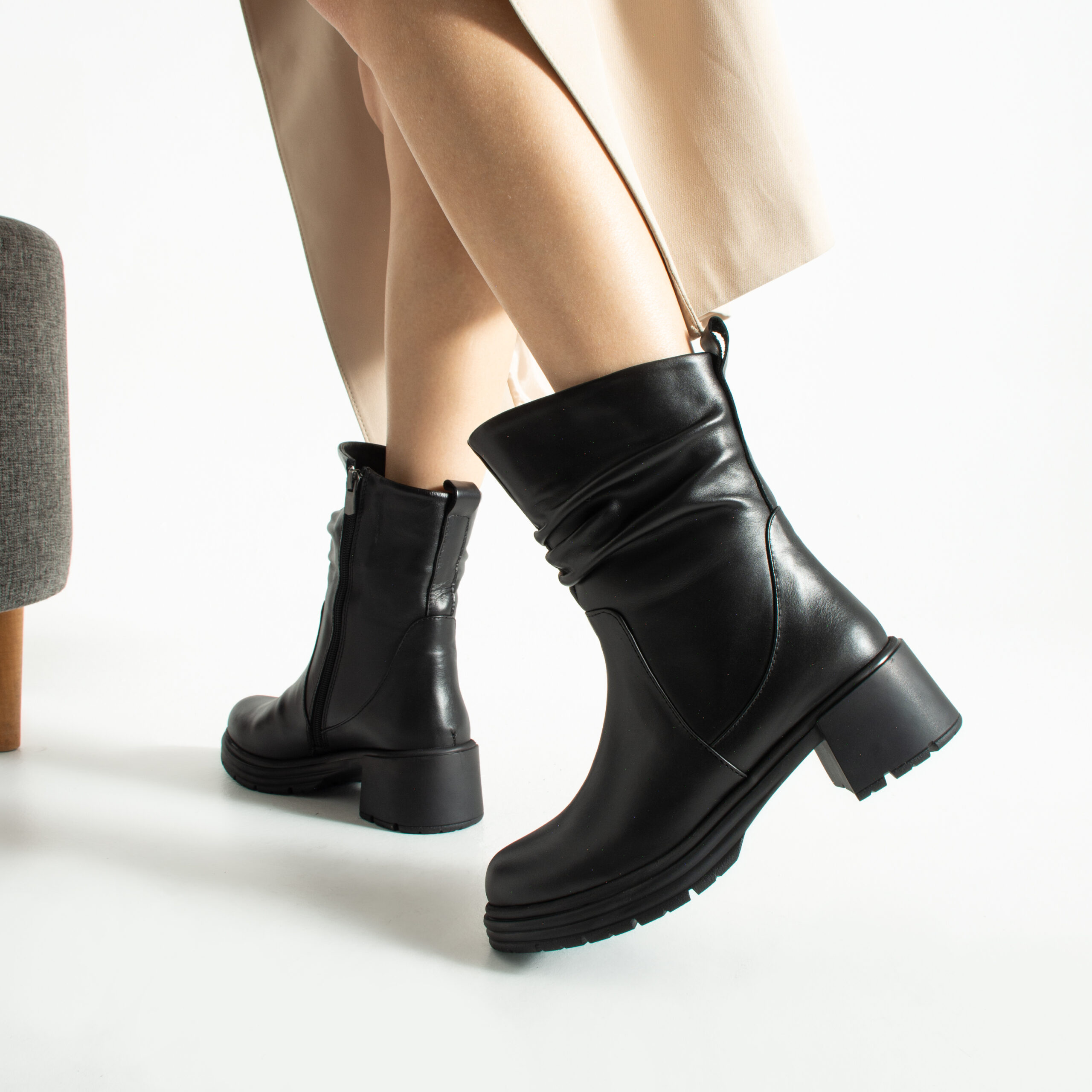 Botine negre din piele naturală cu toc Tiana Botine negre din piele naturală cu toc Tiana
