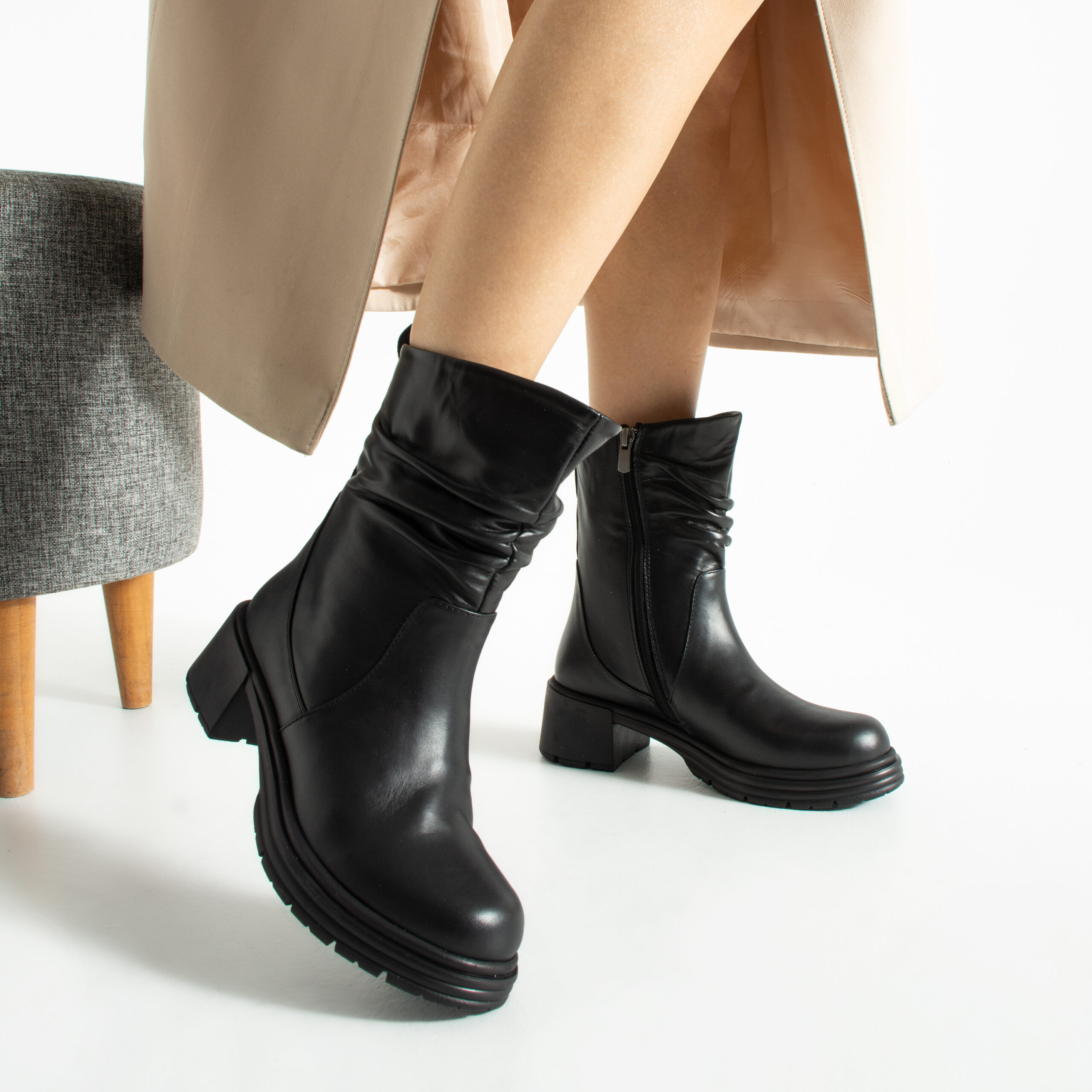 Botine negre din piele naturală cu toc Tiana Botine negre din piele naturală cu toc Tiana