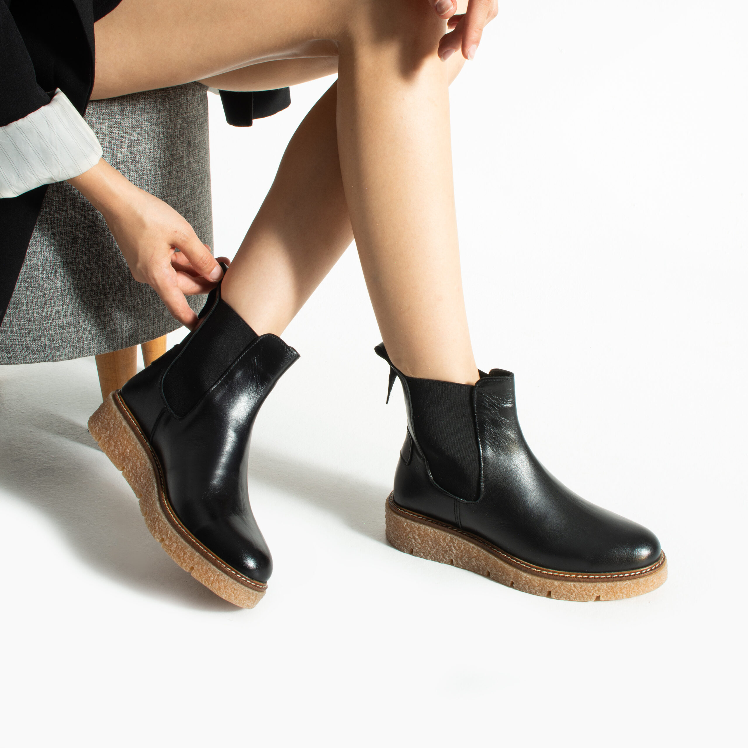 Botine Chelsea negre din piele naturală cu talpă din cauciuc Tabia Botine Chelsea negre din piele naturală cu talpă din cauciuc Tabia