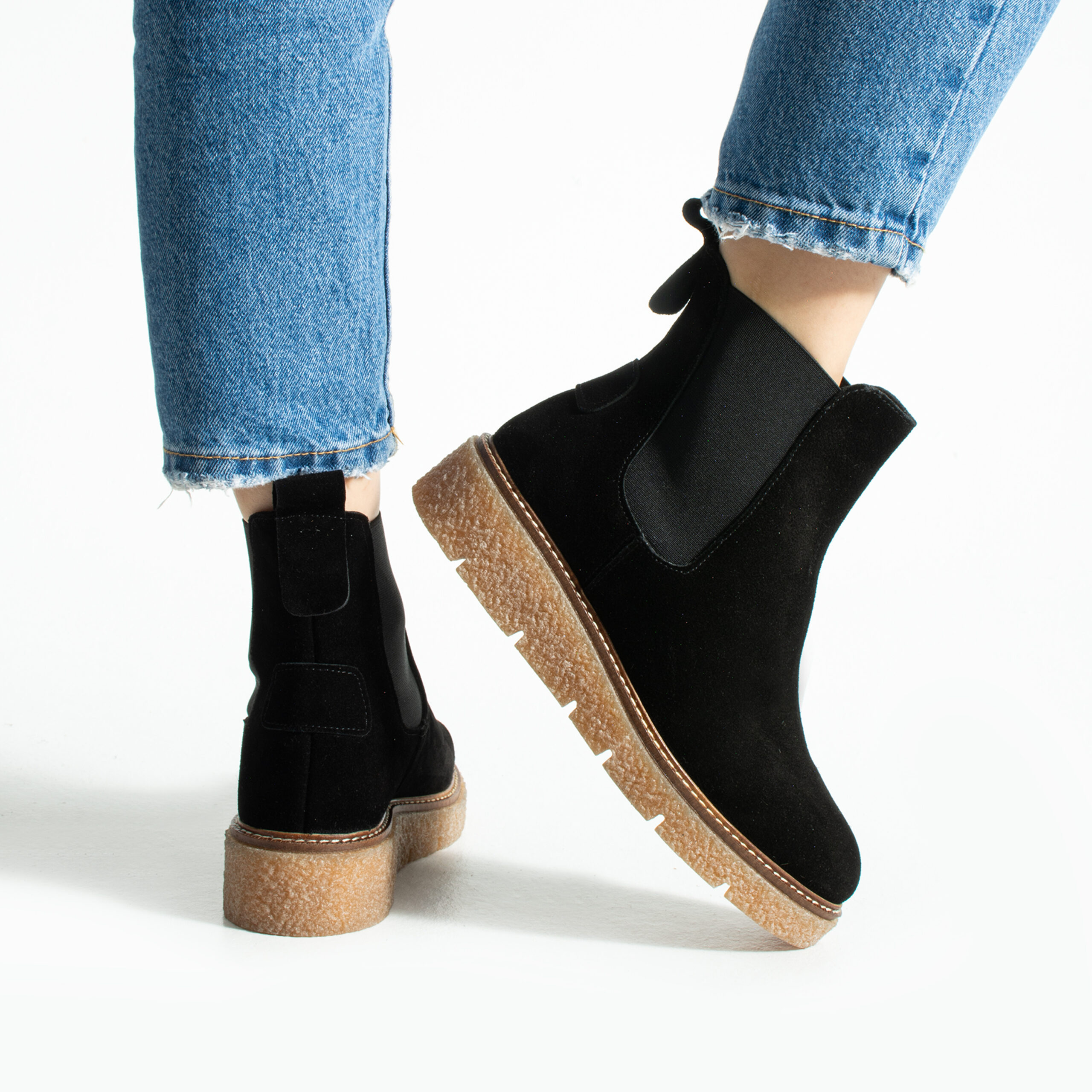 Botine Chelsea negre Tabia din piele întoarsă naturală, cu talpă din cauciuc Botine Chelsea negre Tabia din piele întoarsă naturală, cu talpă din cauciuc