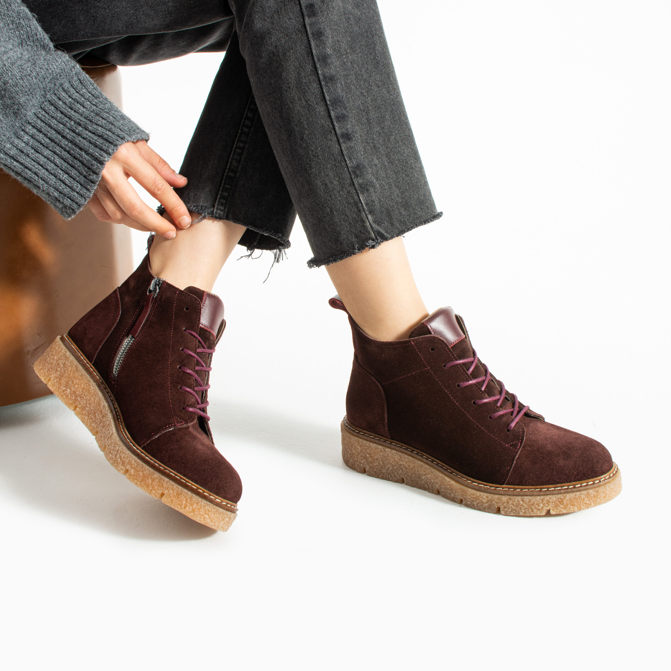 Botine damă din piele întoarsă naturală Bordo, cu talpă din cauciuc Nandi Botine damă din piele întoarsă naturală Bordo, cu talpă din cauciuc Nandi