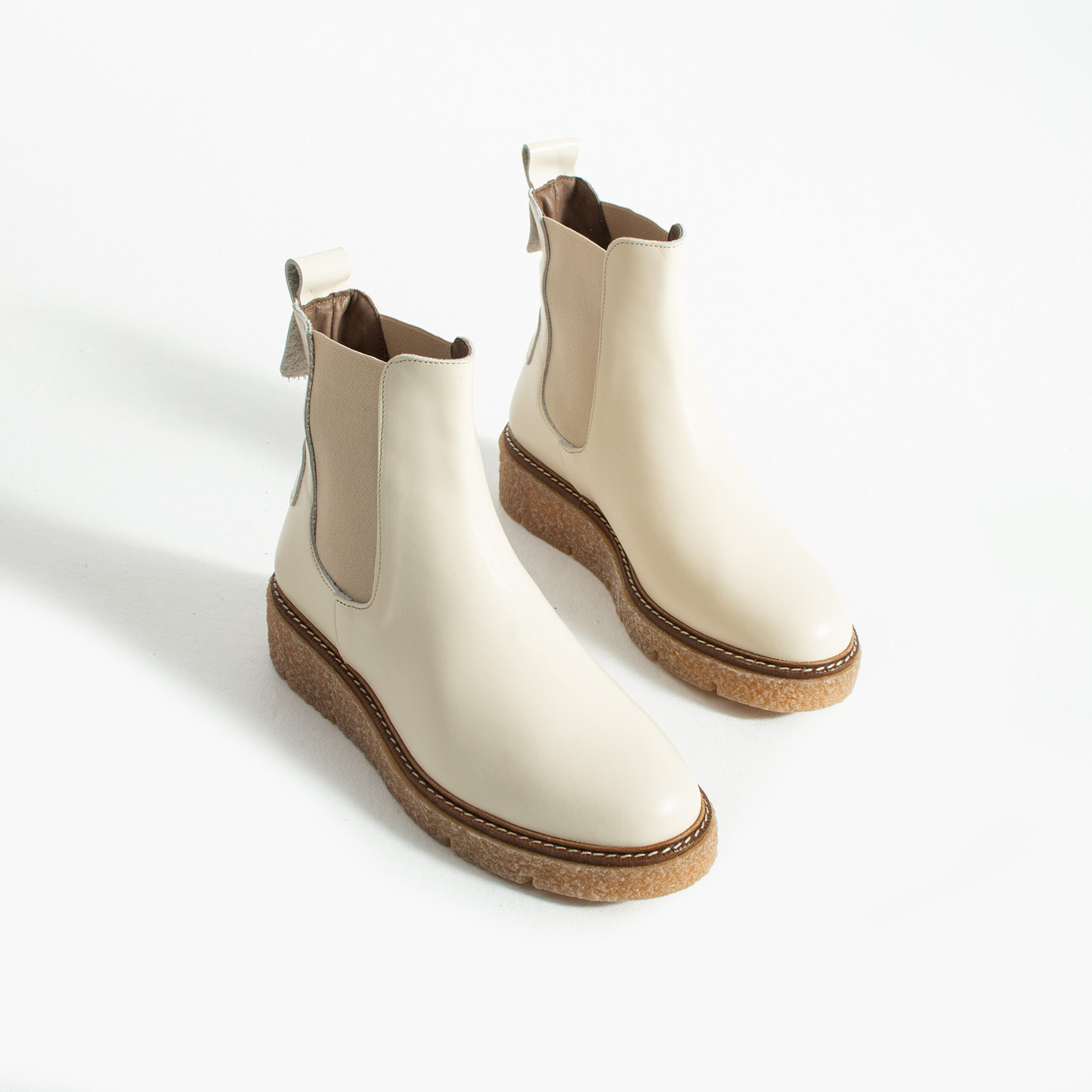 Botine Chelsea Tabia, bej, din piele naturală cu talpă din cauciuc Botine Chelsea Tabia, bej, din piele naturală cu talpă din cauciuc