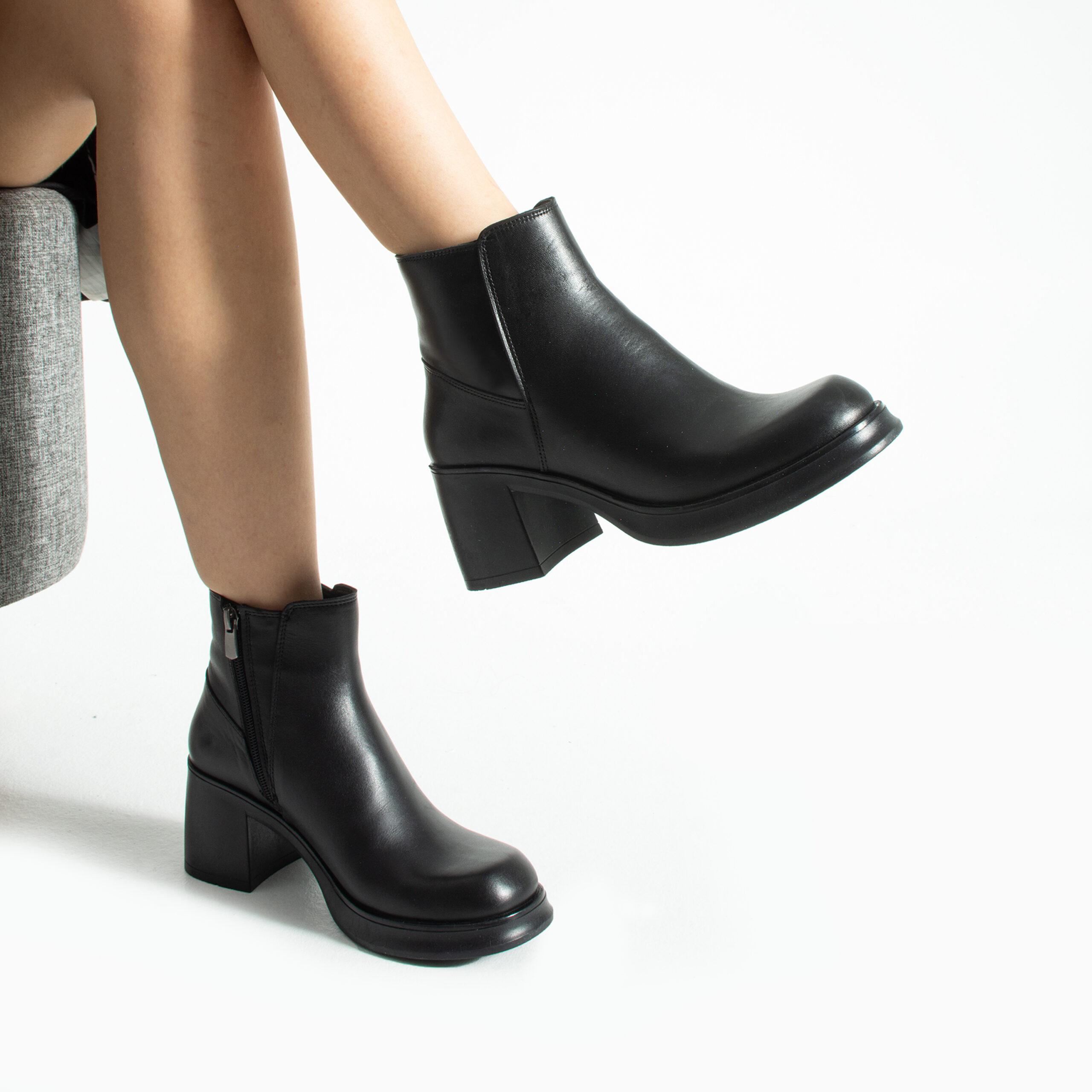 Botine elegante negre din piele naturală, cu toc jos Palesa Botine elegante negre din piele naturală, cu toc jos Palesa