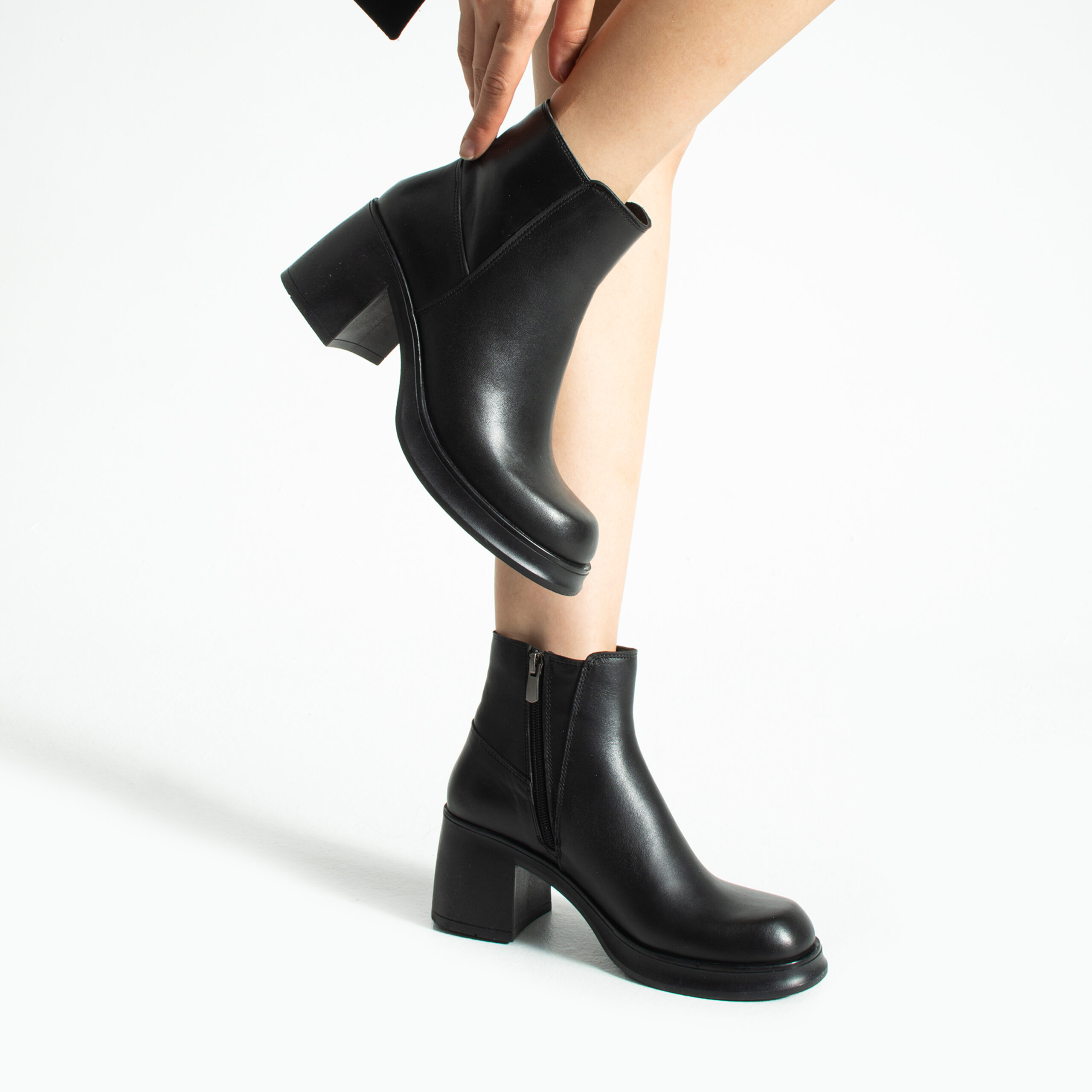 Botine elegante negre din piele naturală, cu toc jos Palesa Botine elegante negre din piele naturală, cu toc jos Palesa