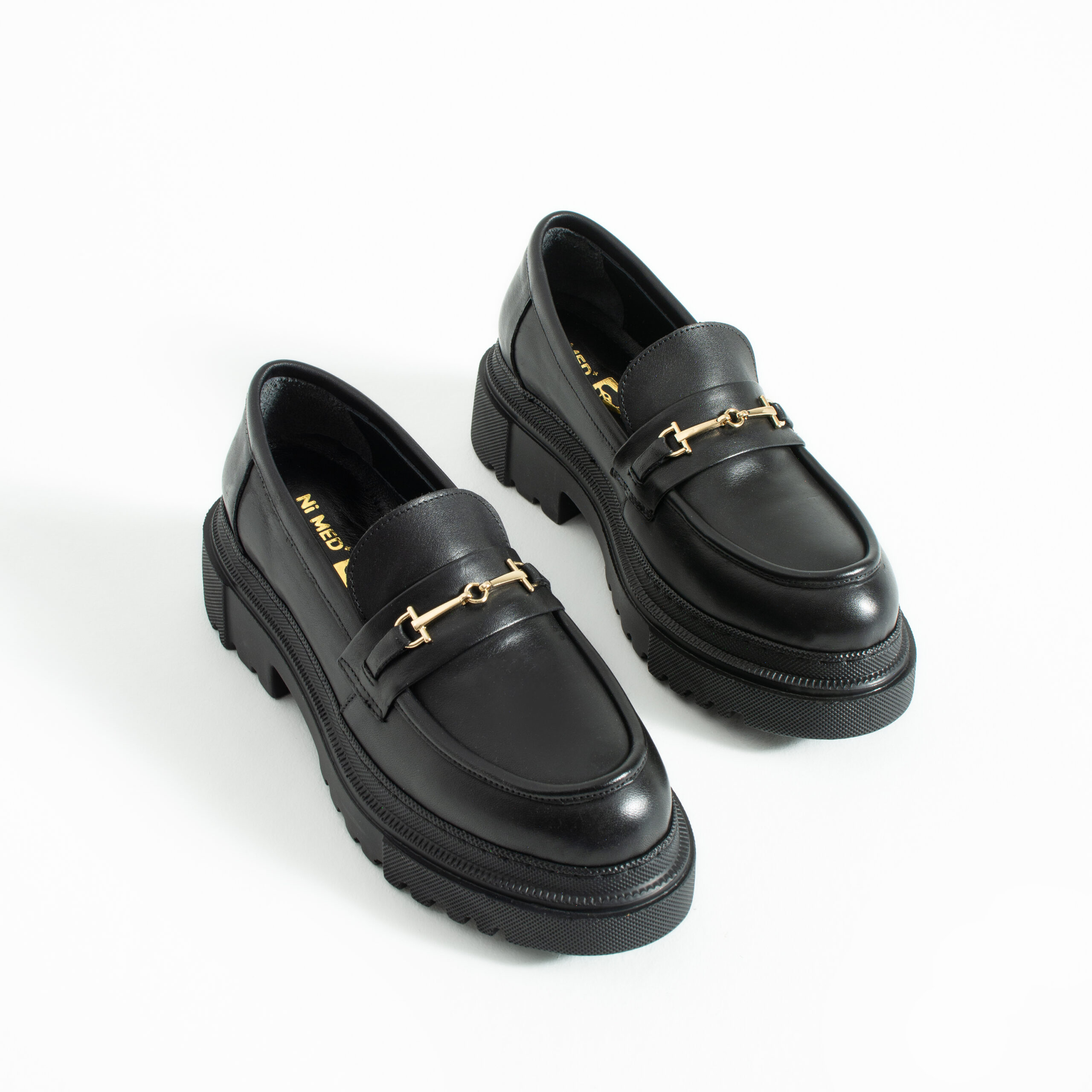 Mocasini de damă negri din piele naturală cu talpă masivă Carmen Mocasini de damă negri din piele naturală cu talpă masivă Carmen