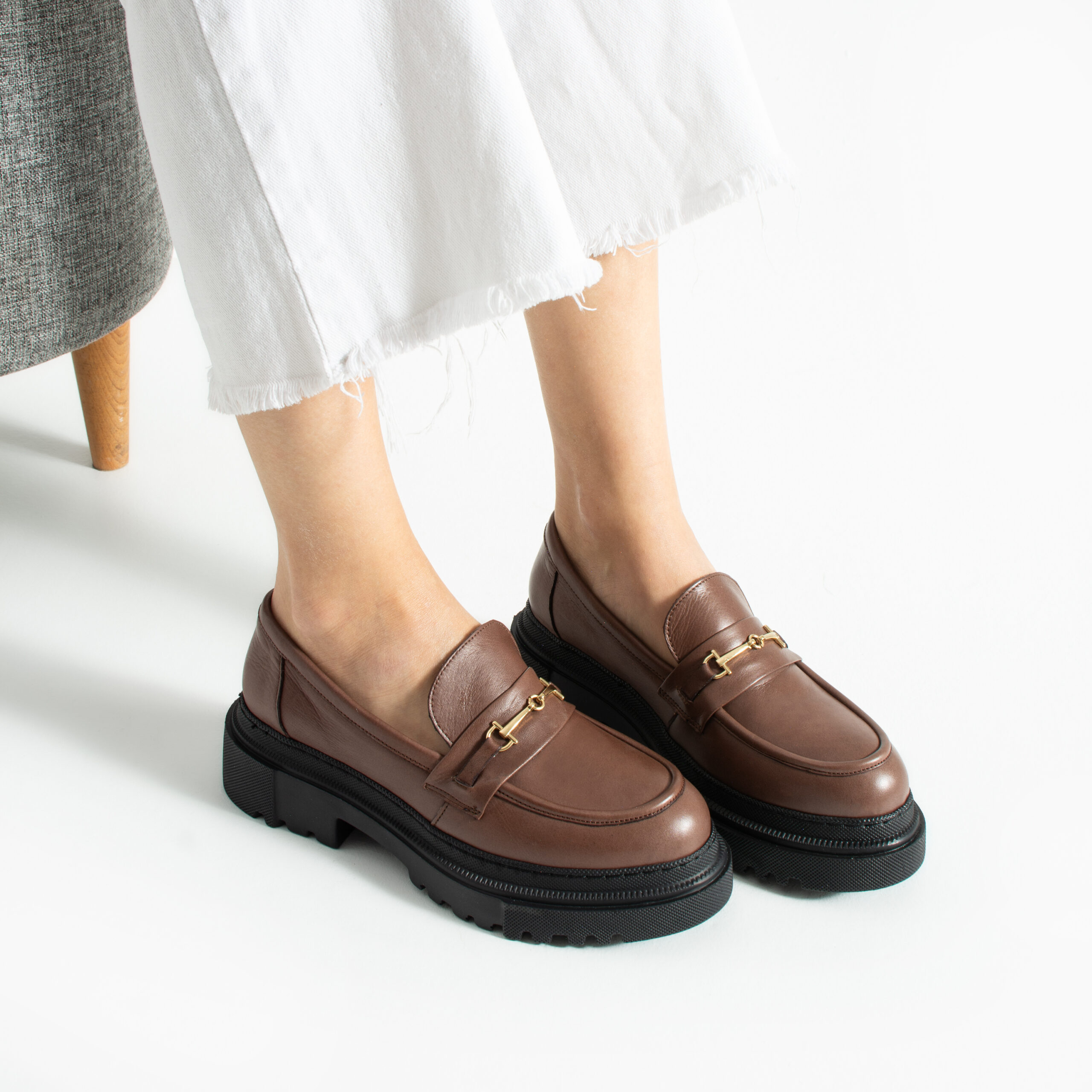 Mocasini damă maro din piele naturală cu talpă groasă Carmen Mocasini damă maro din piele naturală cu talpă groasă Carmen