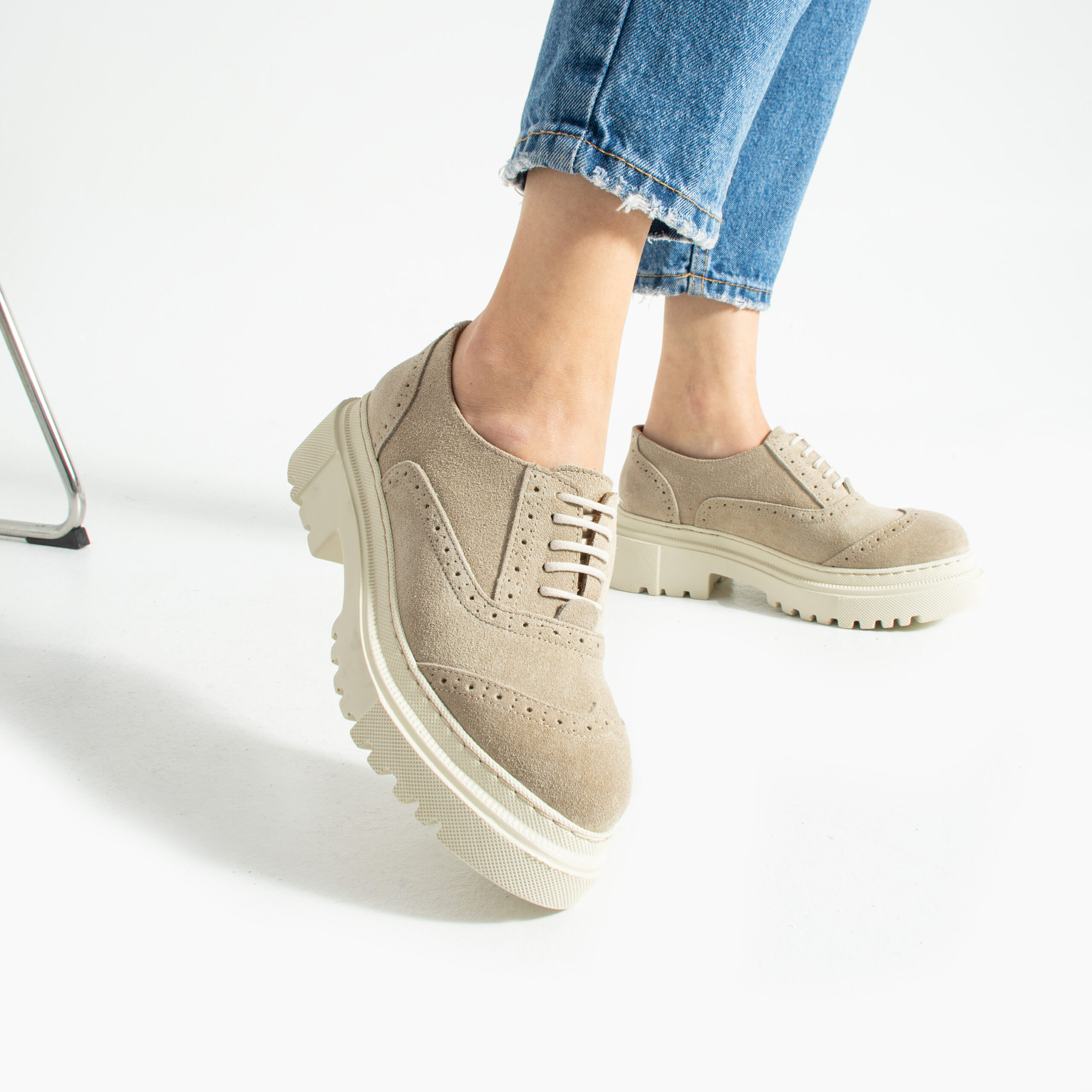 Pantofi oxford de damă bej din piele întoarsă naturală Mia Pantofi oxford de damă bej din piele întoarsă naturală Mia