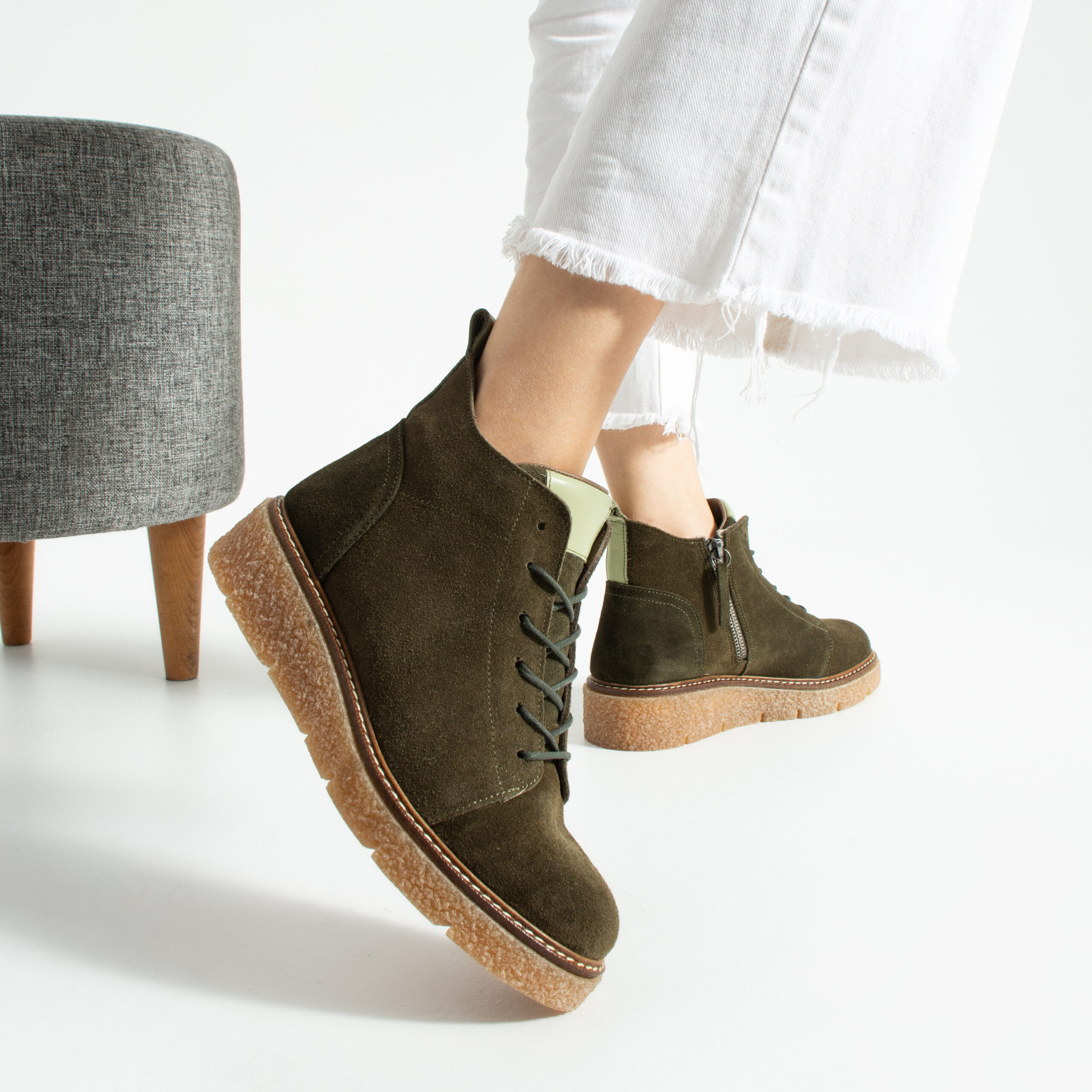 Botine de damă verde închis din piele întoarsă naturală cu talpă de cauciuc Nandi Botine de damă verde închis din piele întoarsă naturală cu talpă de cauciuc Nandi