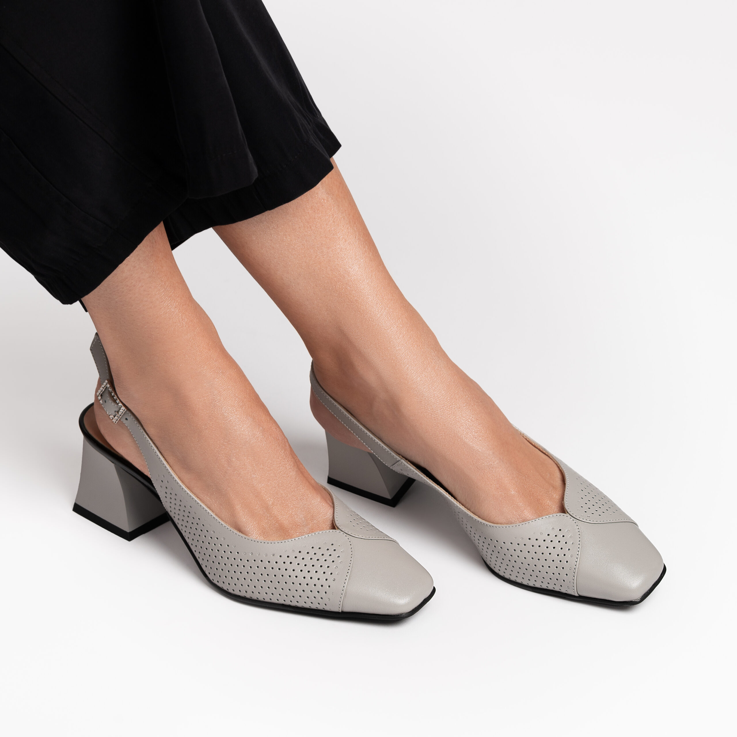 Pantofi eleganți gri Elif, cu toc jos, din piele naturală Pantofi eleganți gri Elif, cu toc jos, din piele naturală