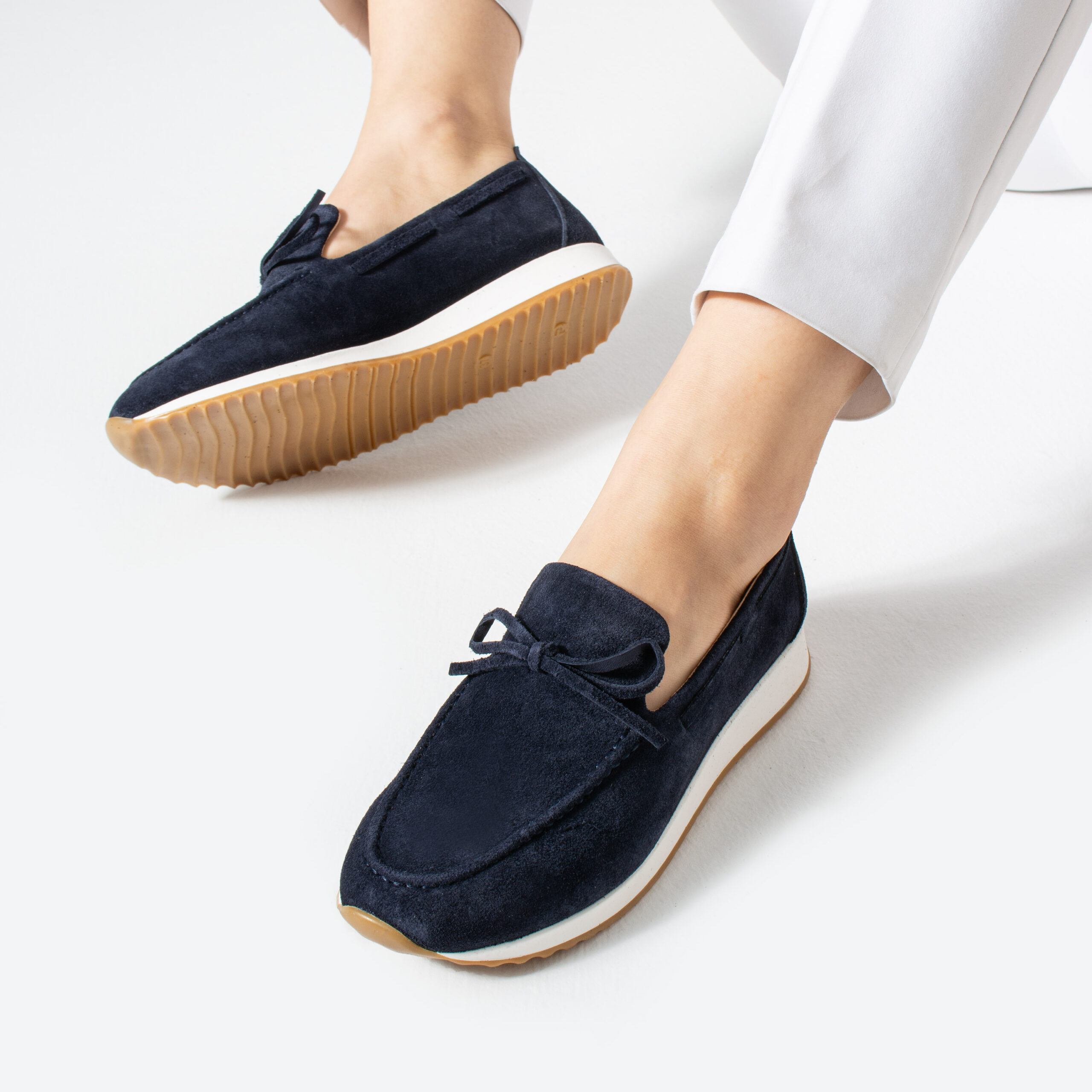 Mocasini casual de damă bleumarin din piele întoarsă naturală Aisha Mocasini casual de damă bleumarin din piele întoarsă naturală Aisha