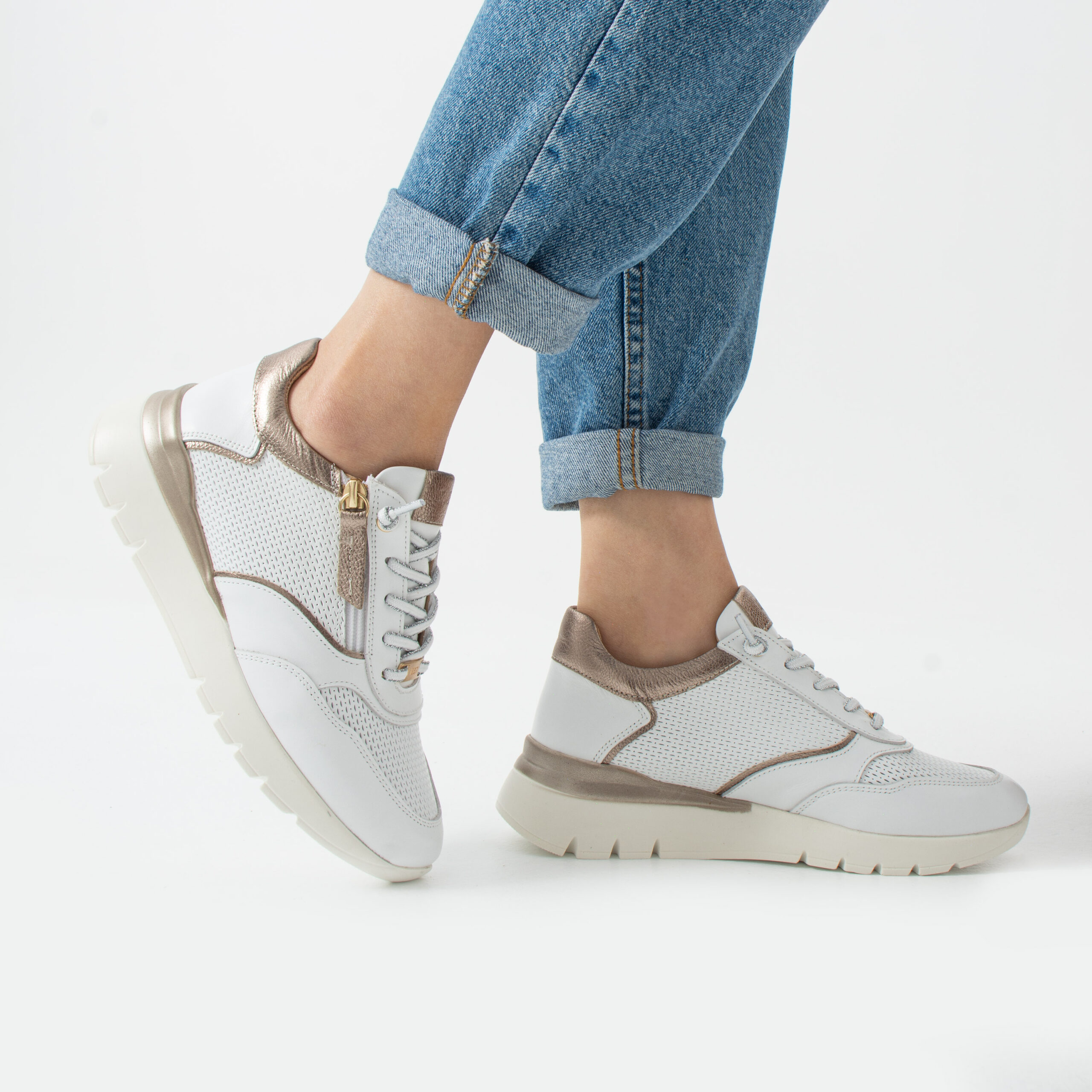 Pantofi sport damă din piele naturală cu talpă antiderapantă Amina Pantofi sport damă din piele naturală cu talpă antiderapantă Amina