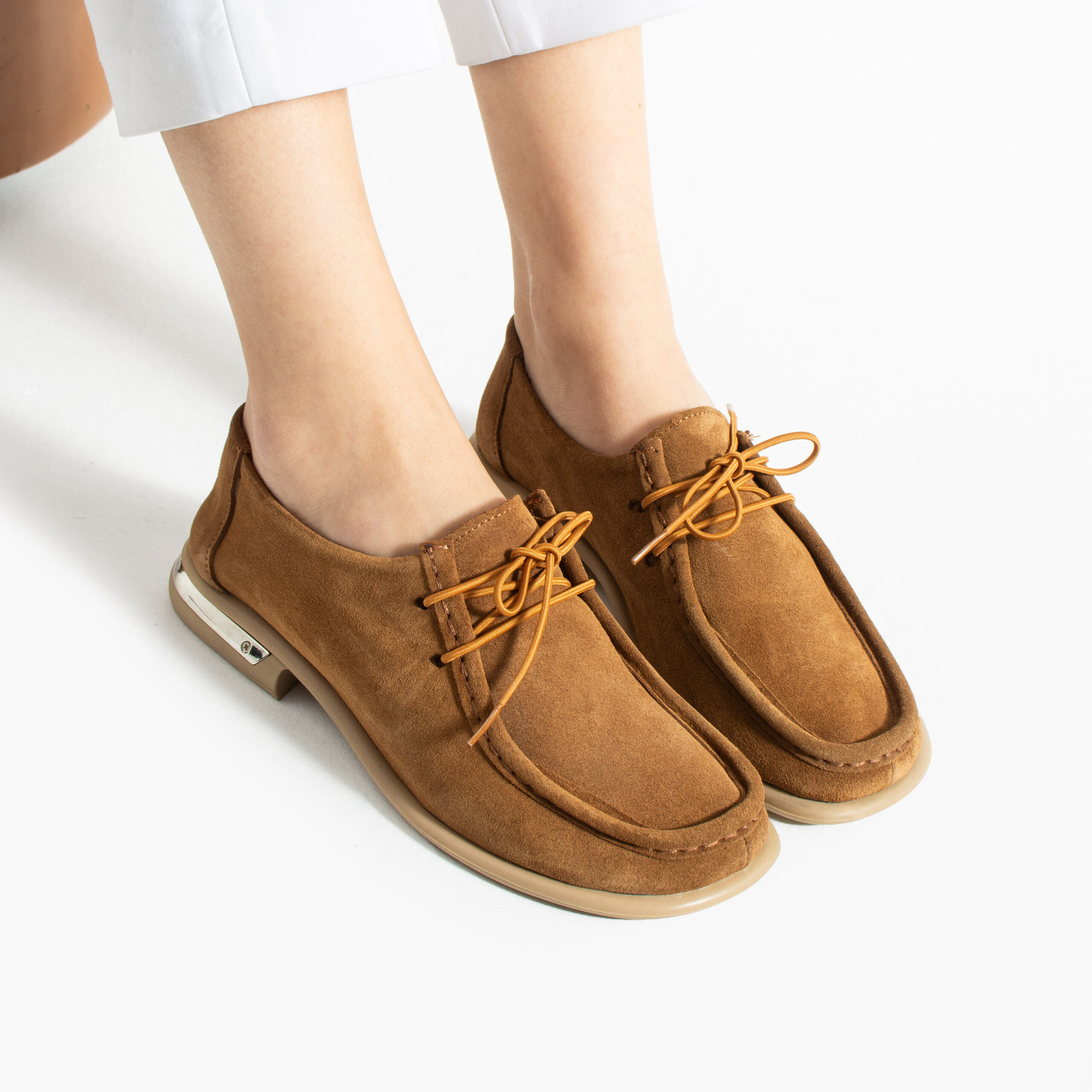 Pantofi casual de damă maro cu șireturi din piele întoarsă naturală Kaya Pantofi casual de damă maro cu șireturi din piele întoarsă naturală Kaya