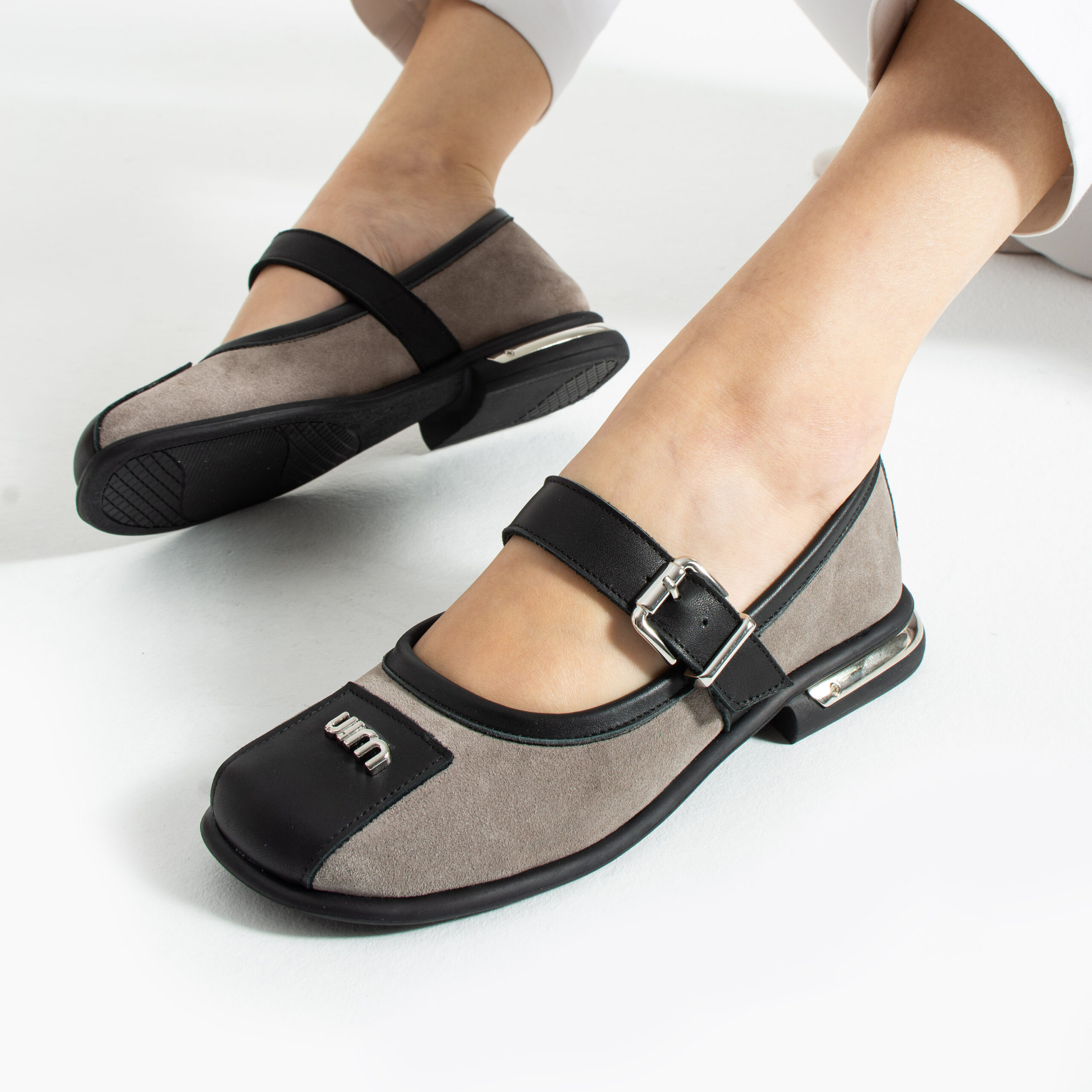 Pantofi Mary Jane din piele întoarsă naturală, Vizoniu, cu baretă Sarai Pantofi Mary Jane din piele întoarsă naturală, Vizoniu, cu baretă Sarai