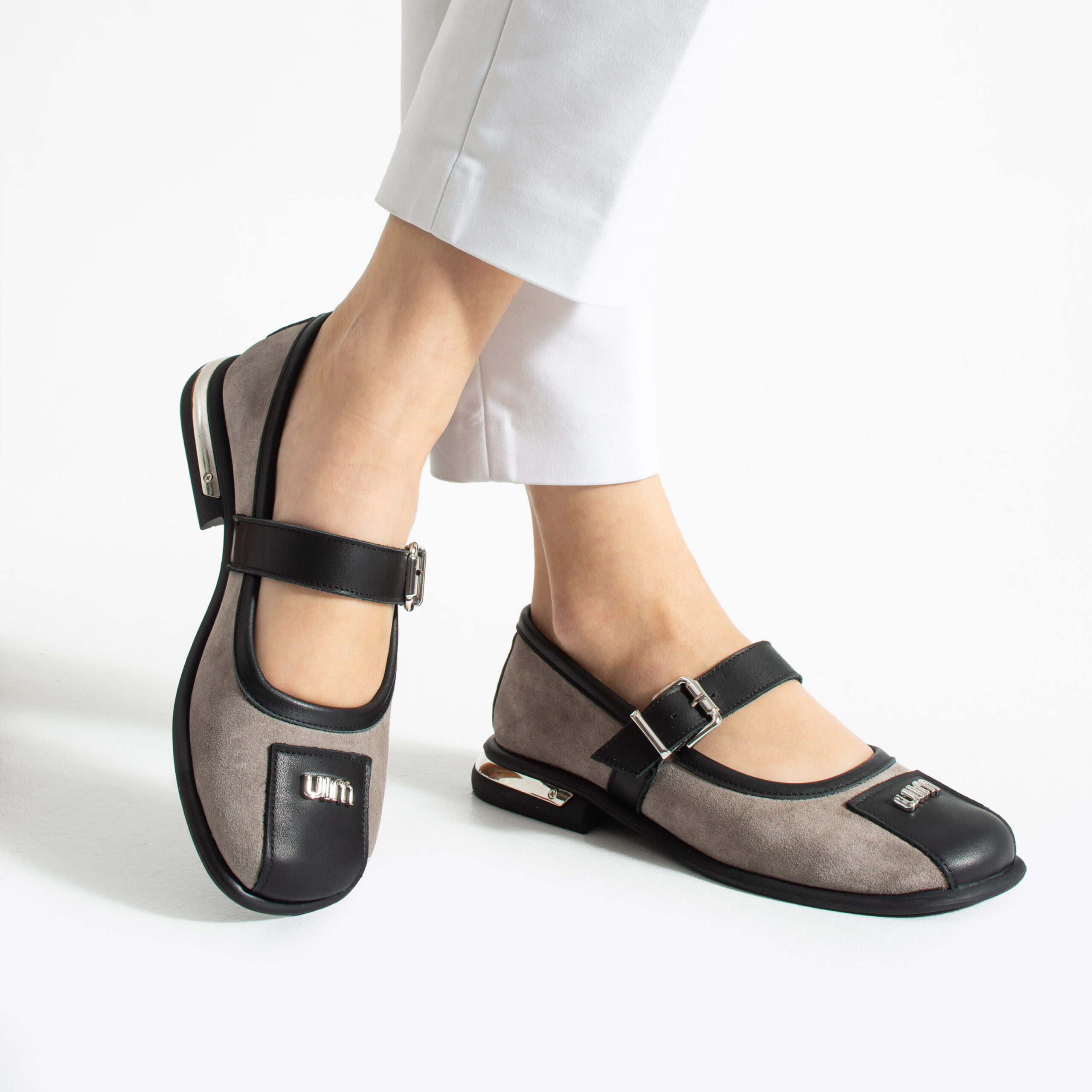 Pantofi Mary Jane din piele întoarsă naturală, Vizoniu, cu baretă Sarai Pantofi Mary Jane din piele întoarsă naturală, Vizoniu, cu baretă Sarai