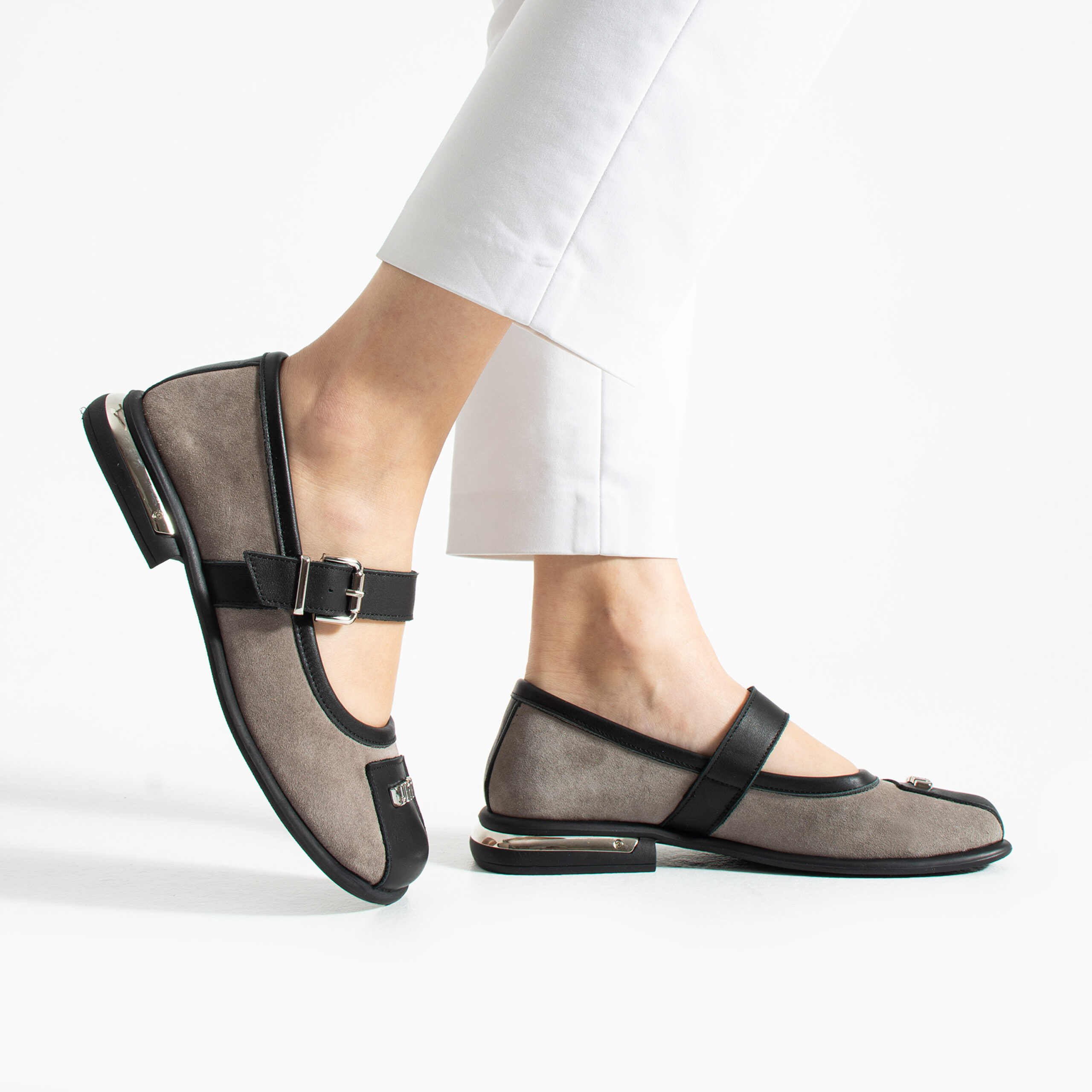 Pantofi Mary Jane din piele întoarsă naturală, Vizoniu, cu baretă Sarai Pantofi Mary Jane din piele întoarsă naturală, Vizoniu, cu baretă Sarai