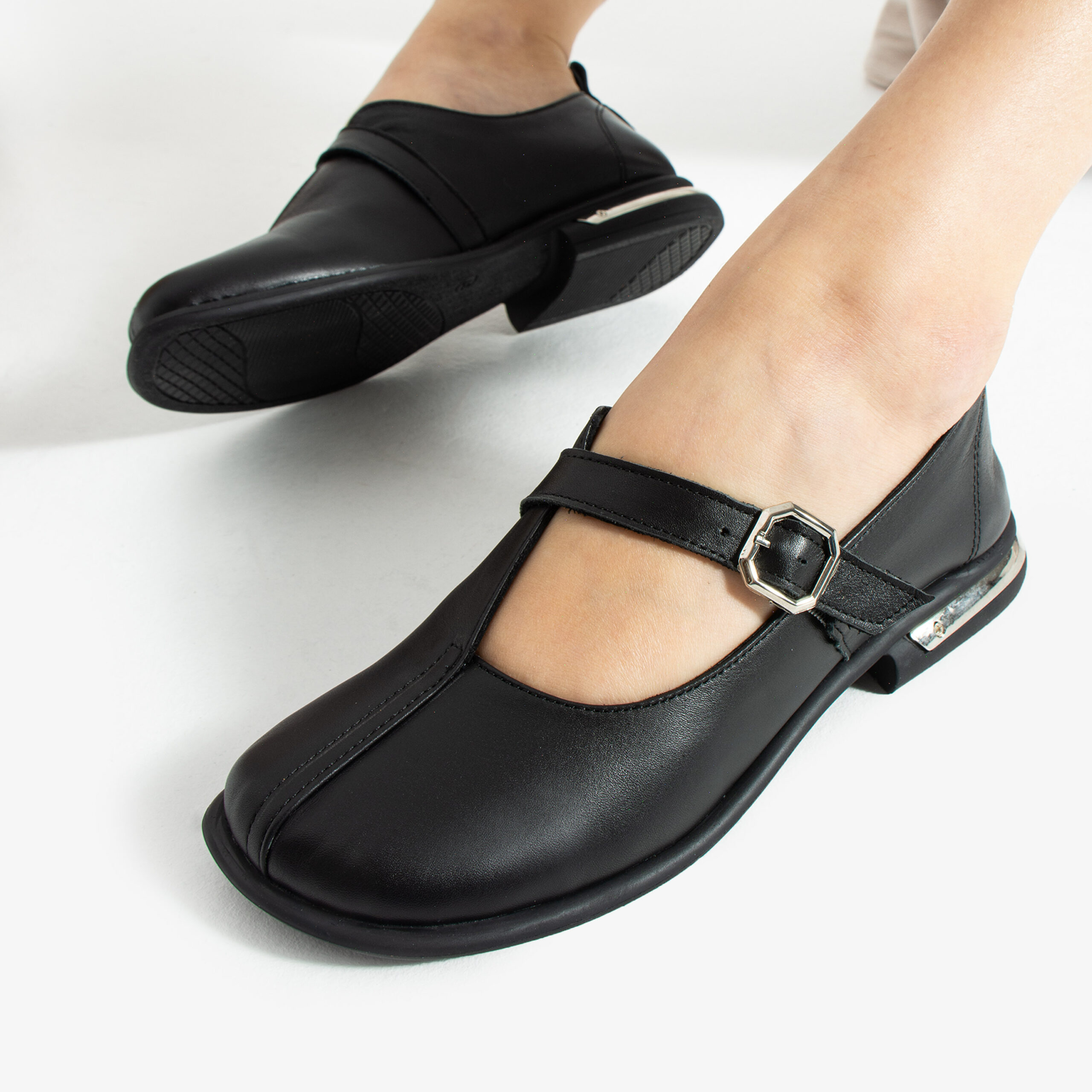Pantofi Mary Jane decupați de damă negri din piele naturală Zahara Pantofi Mary Jane decupați de damă negri din piele naturală Zahara