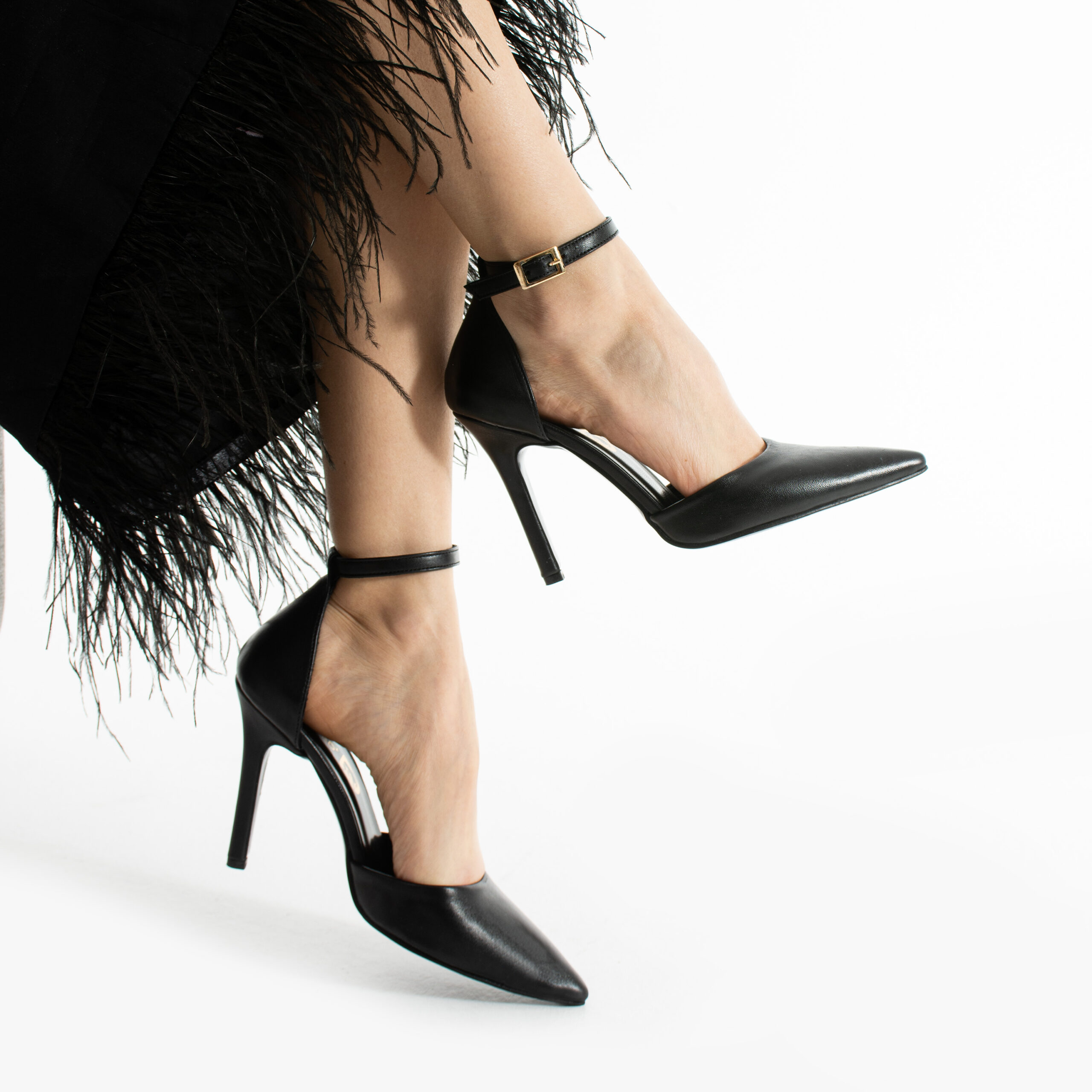 Pantofi eleganți decupați negri cu toc din piele naturală Casandra Pantofi eleganți decupați negri cu toc din piele naturală Casandra