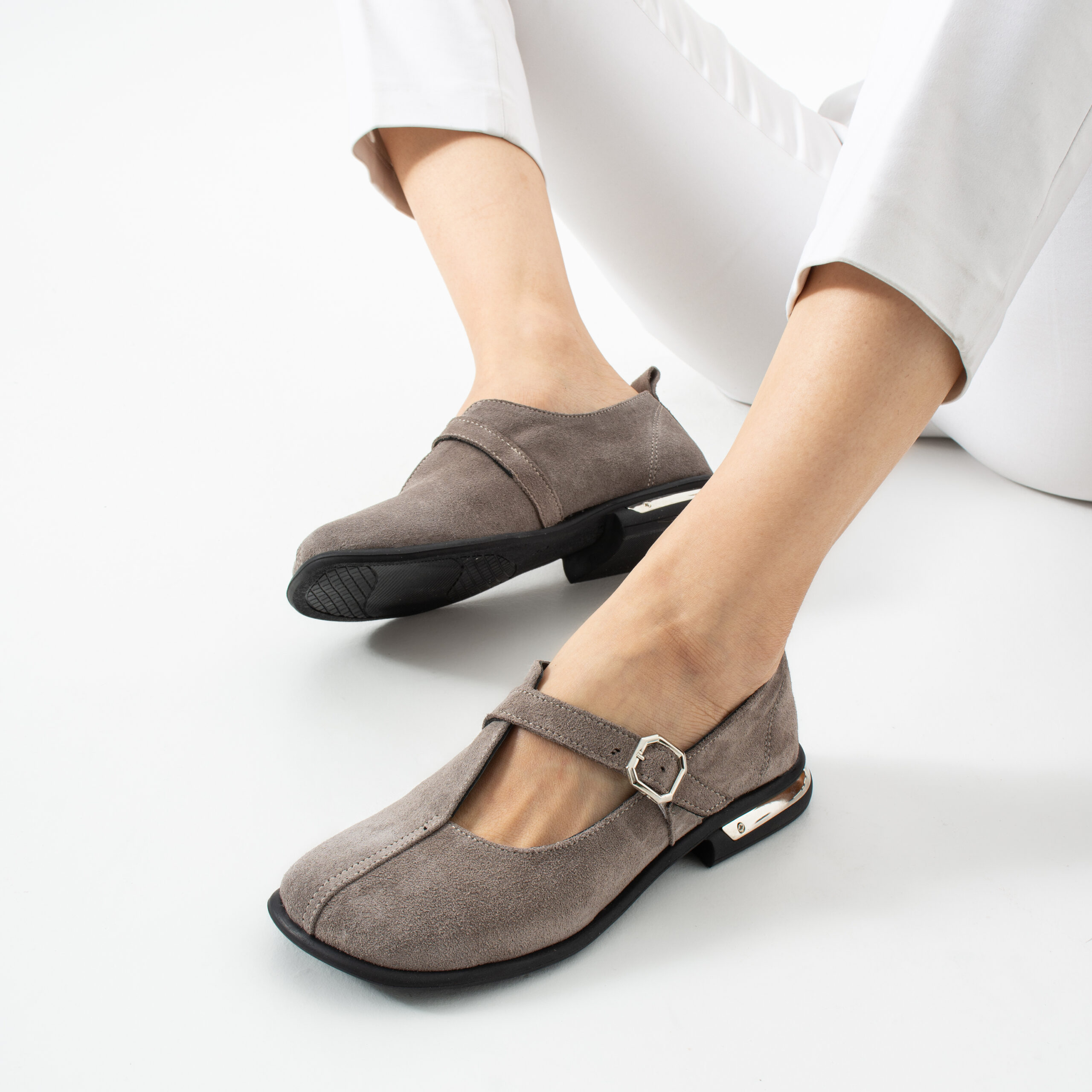 Pantofi Mary Jane gri din piele întoarsă naturală Zahara Pantofi Mary Jane gri din piele întoarsă naturală Zahara