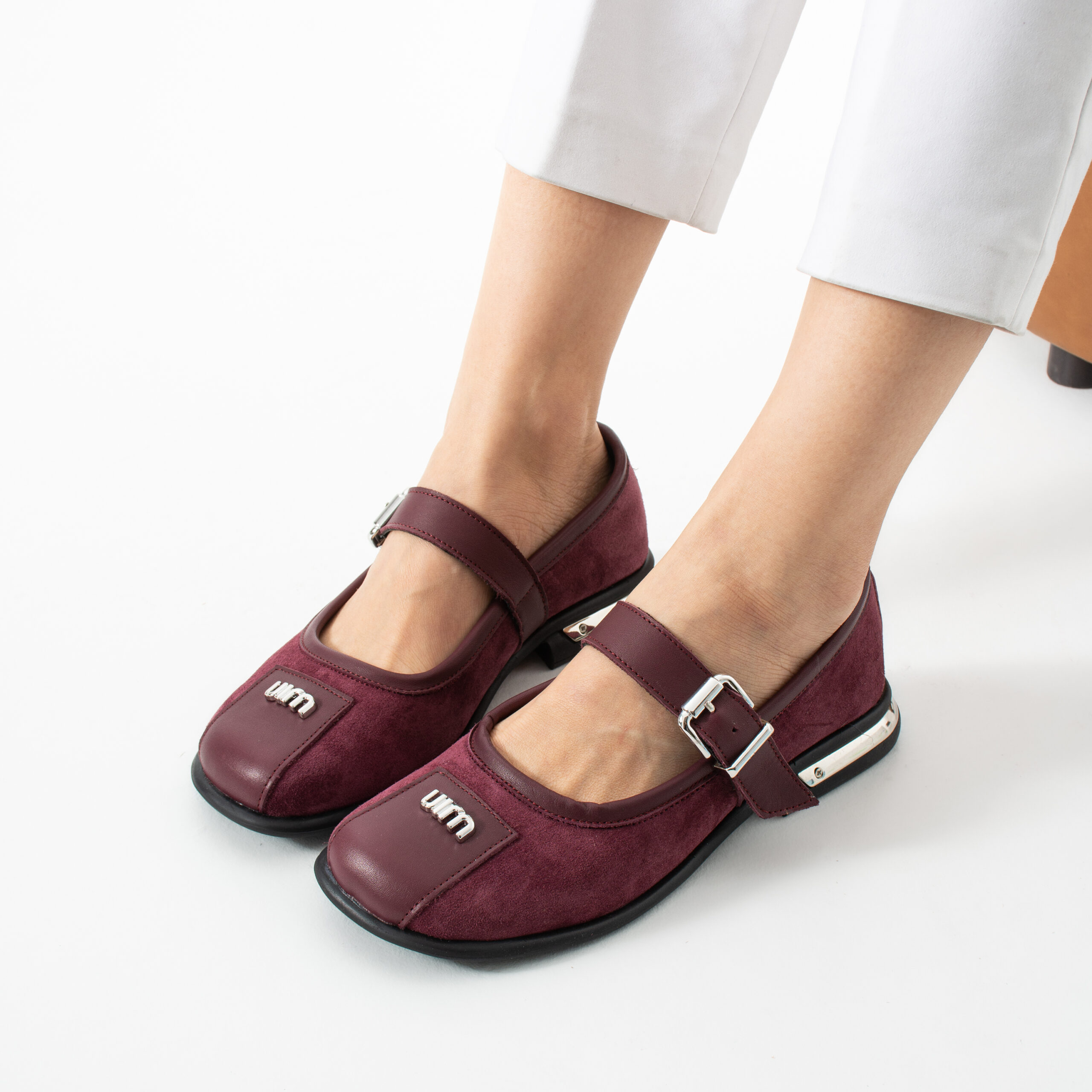 Pantofi Mary Jane Sarai, bordo, din piele întoarsă naturală cu bareta Pantofi Mary Jane Sarai, bordo, din piele întoarsă naturală cu bareta
