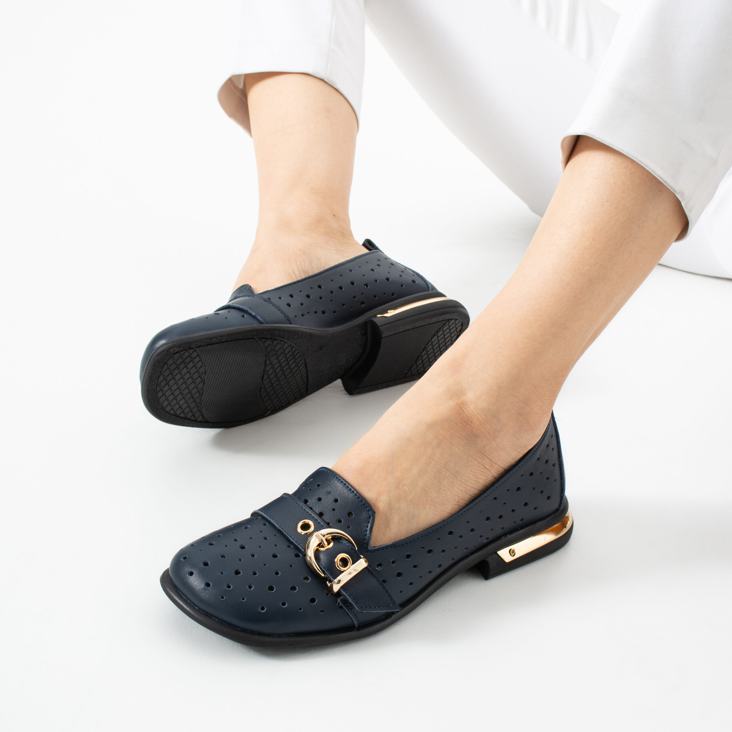 Pantofi damă bleumarin perforați din piele naturală Tamisha Pantofi damă bleumarin perforați din piele naturală Tamisha