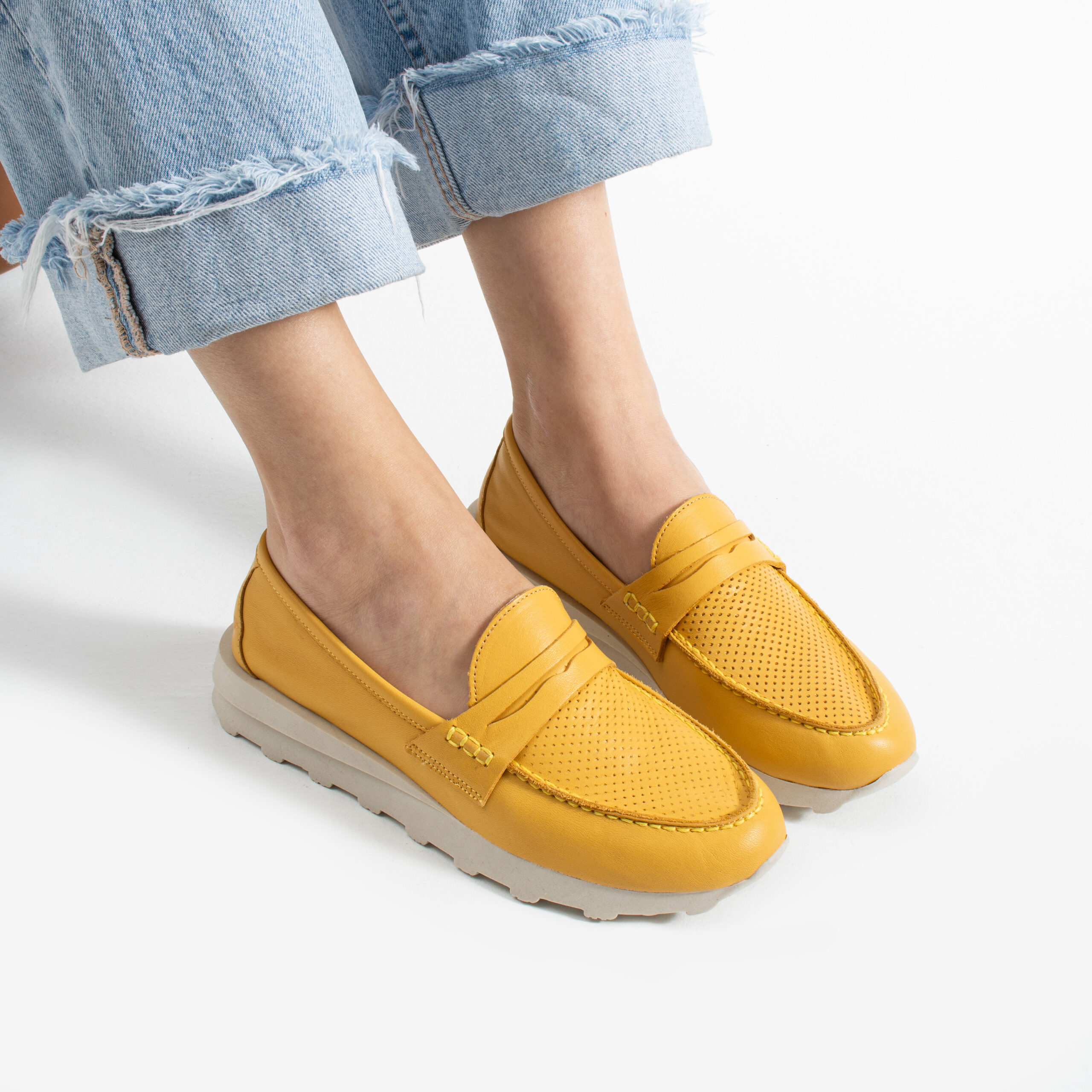 Pantofi casual galbeni damă din piele naturală Monica Pantofi casual galbeni damă din piele naturală Monica