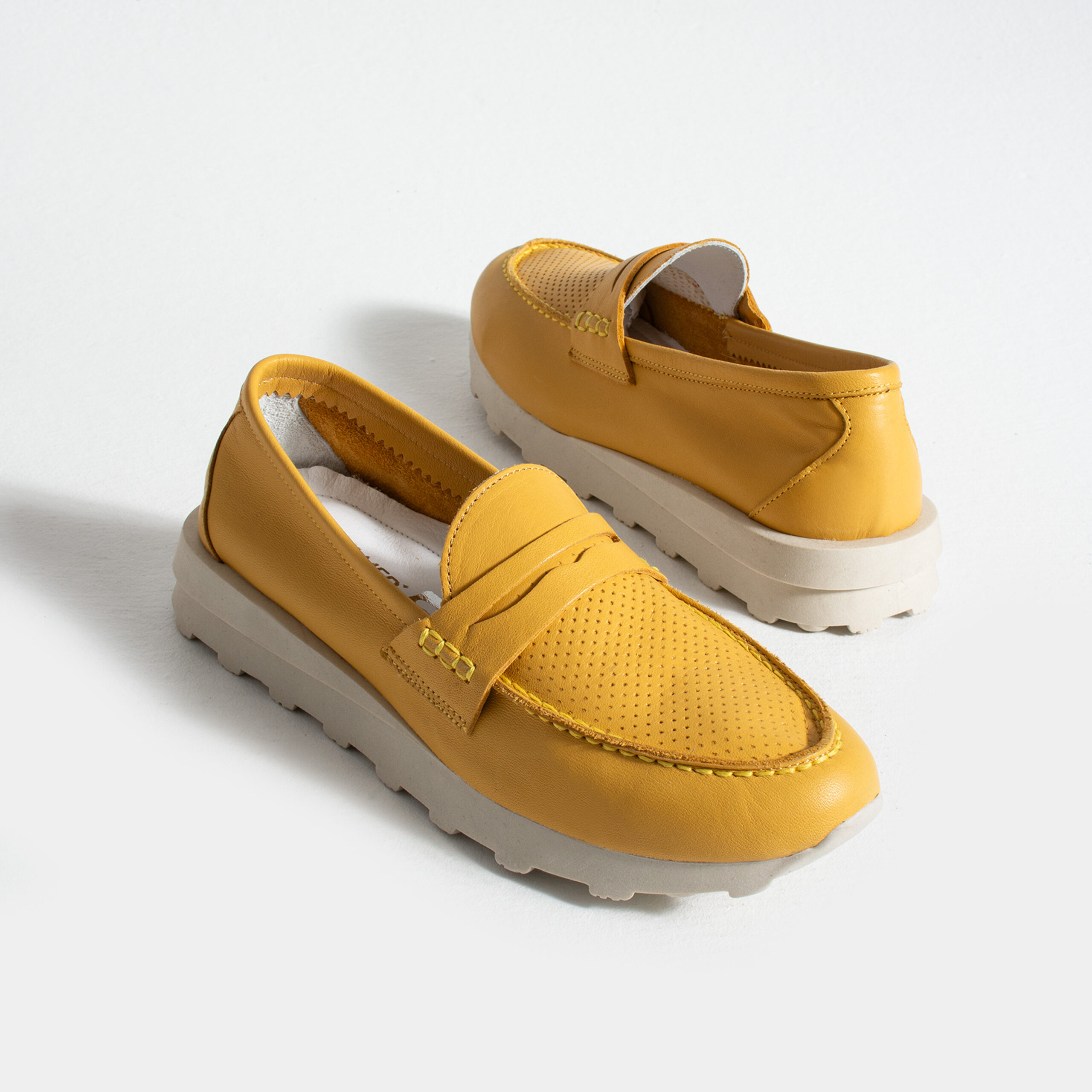 Pantofi casual galbeni damă din piele naturală Monica Pantofi casual galbeni damă din piele naturală Monica