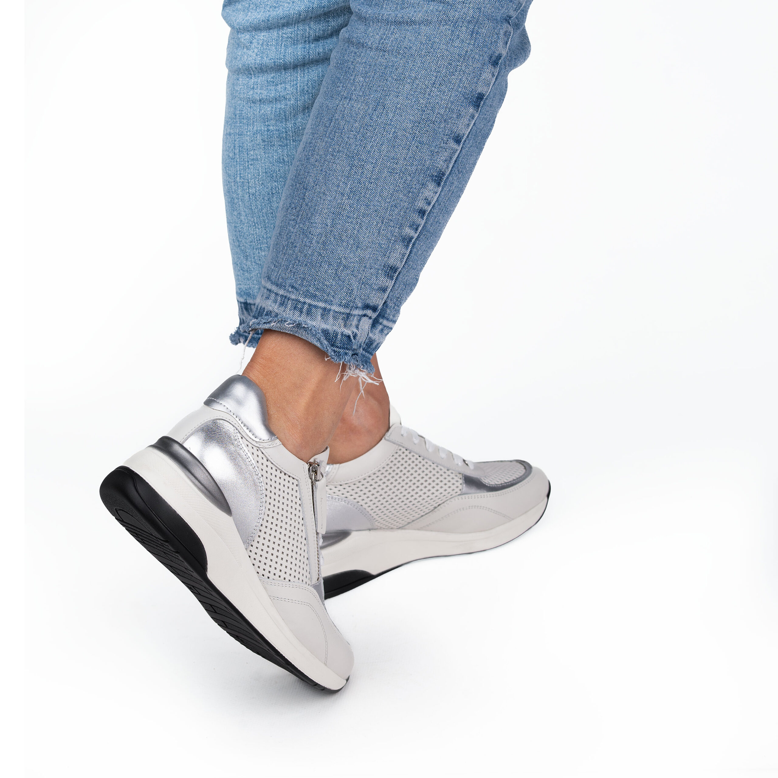 Sneakers albi de damă cu platformă din piele naturală Elia Sneakers albi de damă cu platformă din piele naturală Elia