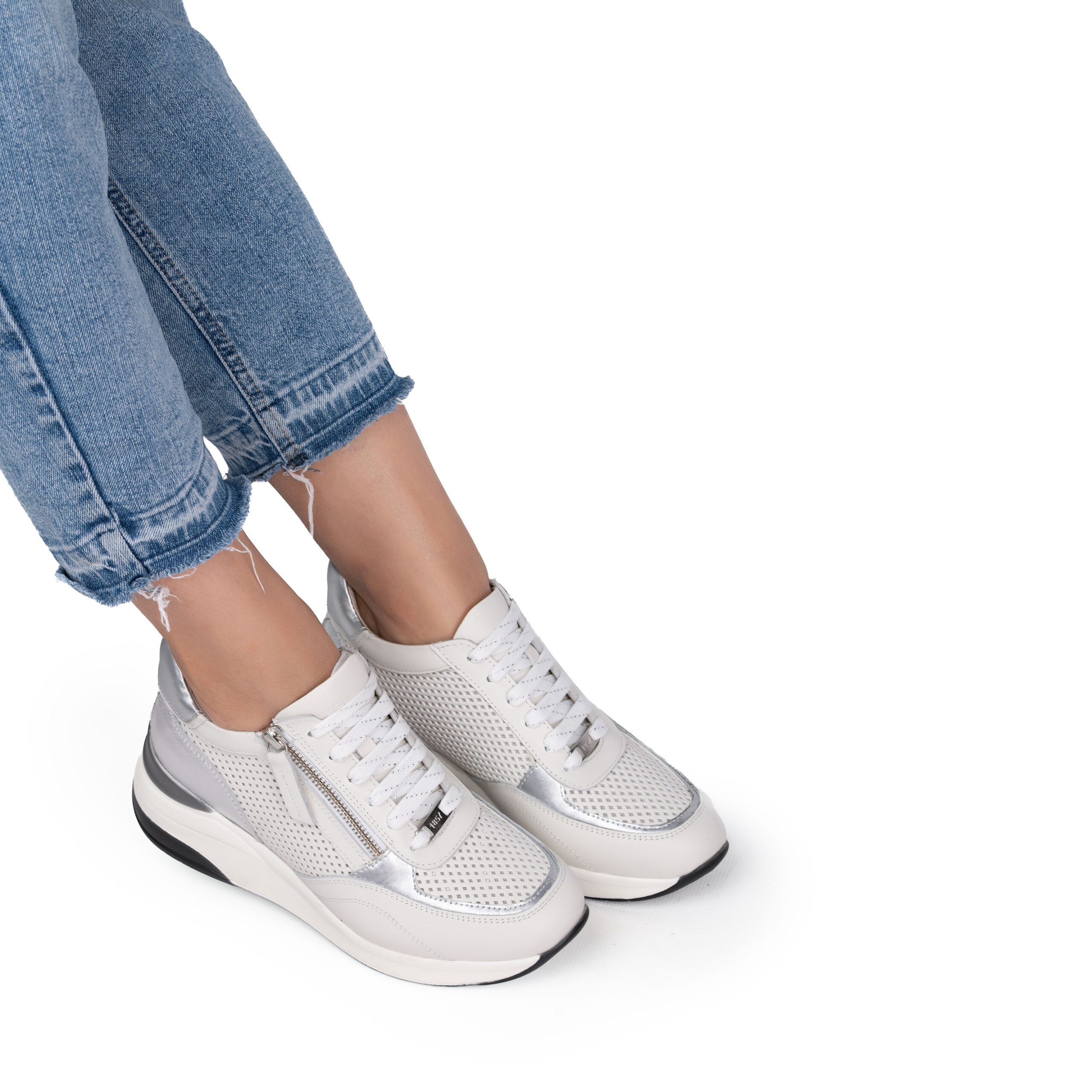 Sneakers albi de damă cu platformă din piele naturală Elia Sneakers albi de damă cu platformă din piele naturală Elia