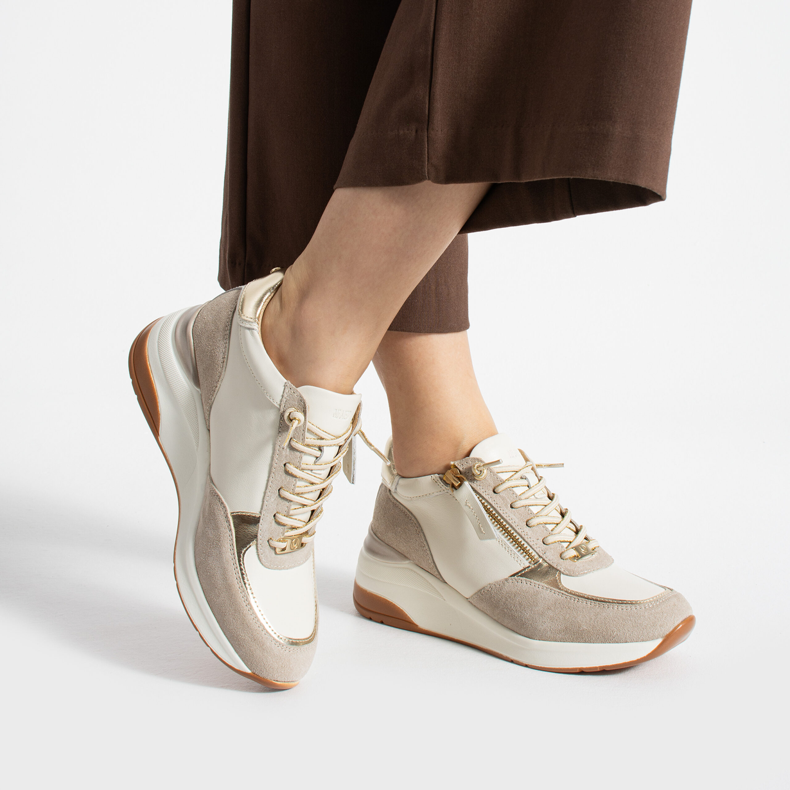Sneakers damă bej pe platformă din piele naturală Elia Sneakers damă bej pe platformă din piele naturală Elia