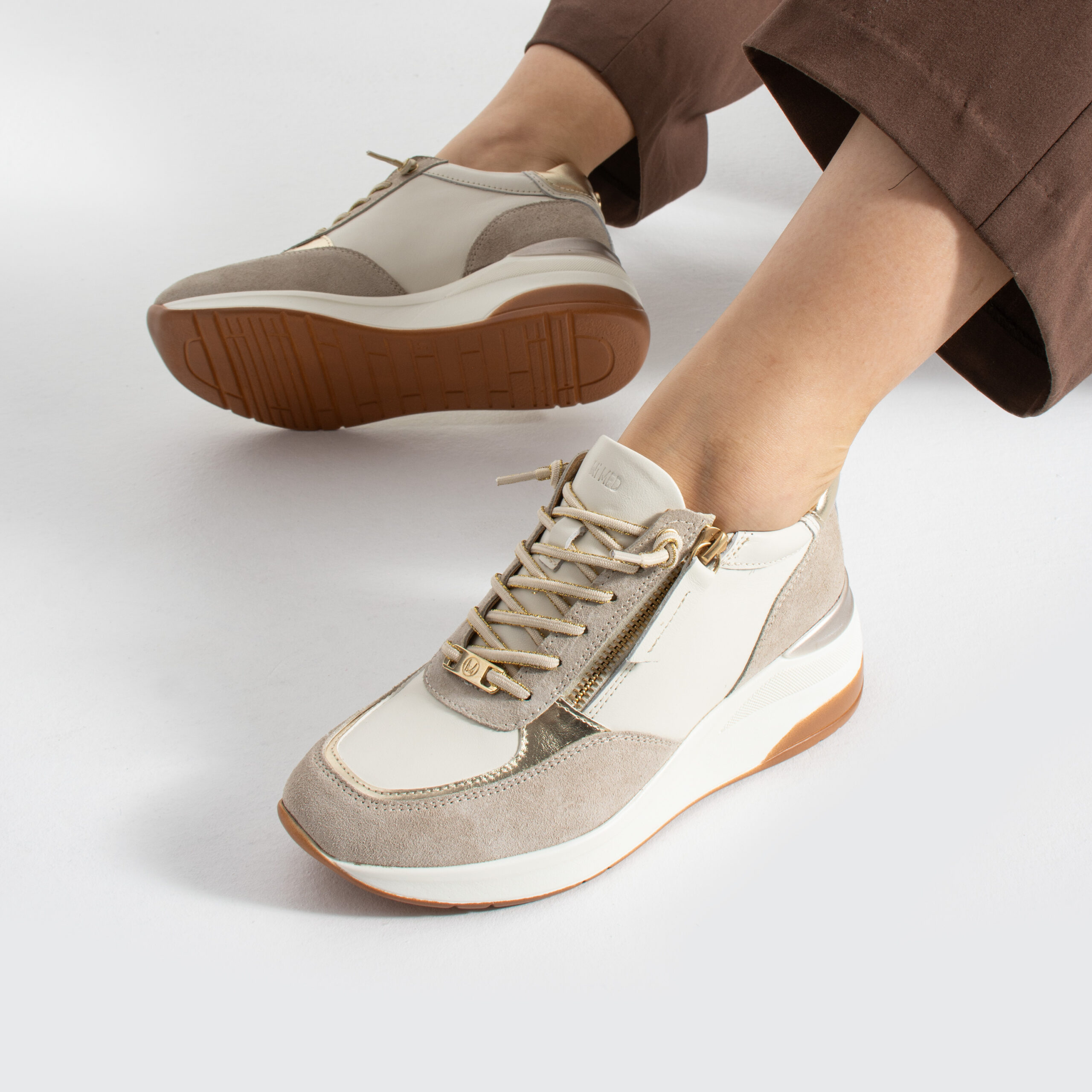 Sneakers damă bej pe platformă din piele naturală Elia Sneakers damă bej pe platformă din piele naturală Elia