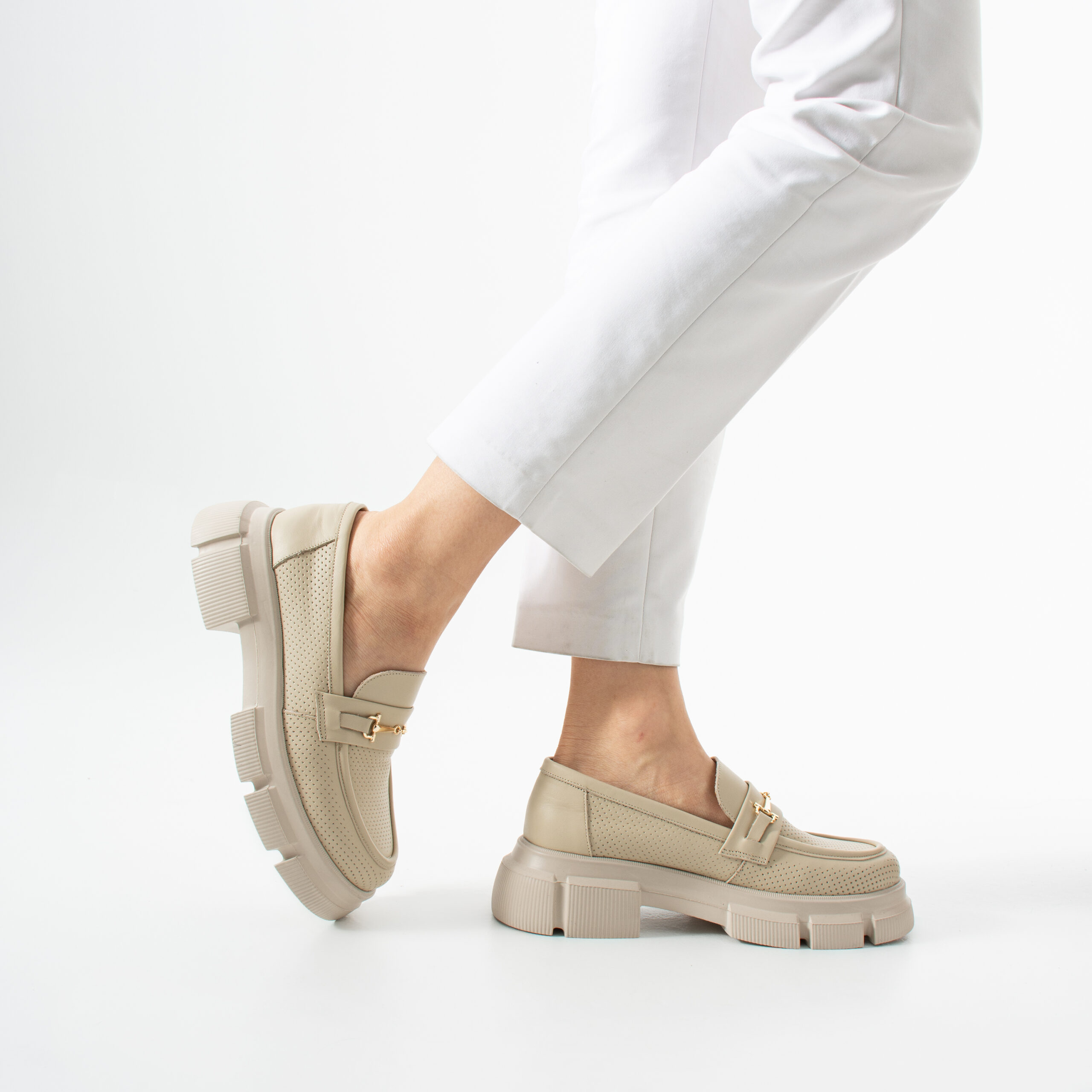 Mocasini de damă bej din piele naturală cu talpă masivă Almada Mocasini de damă bej din piele naturală cu talpă masivă Almada