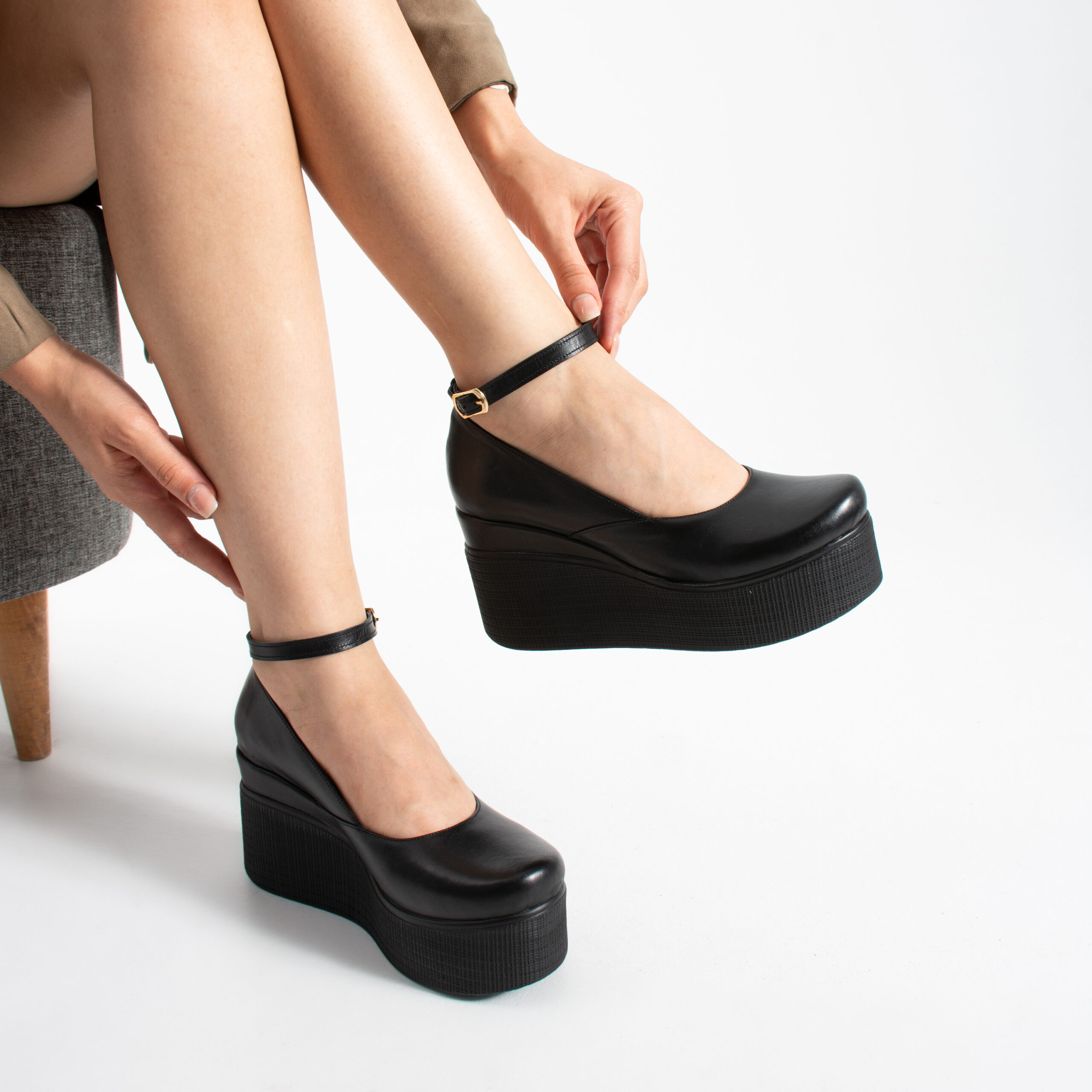 Pantofi damă negri cu platformă din piele naturală Ginevra Pantofi damă negri cu platformă din piele naturală Ginevra