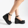 Pantofi negri din piele naturală lăcuită, cu platformă Ginevra