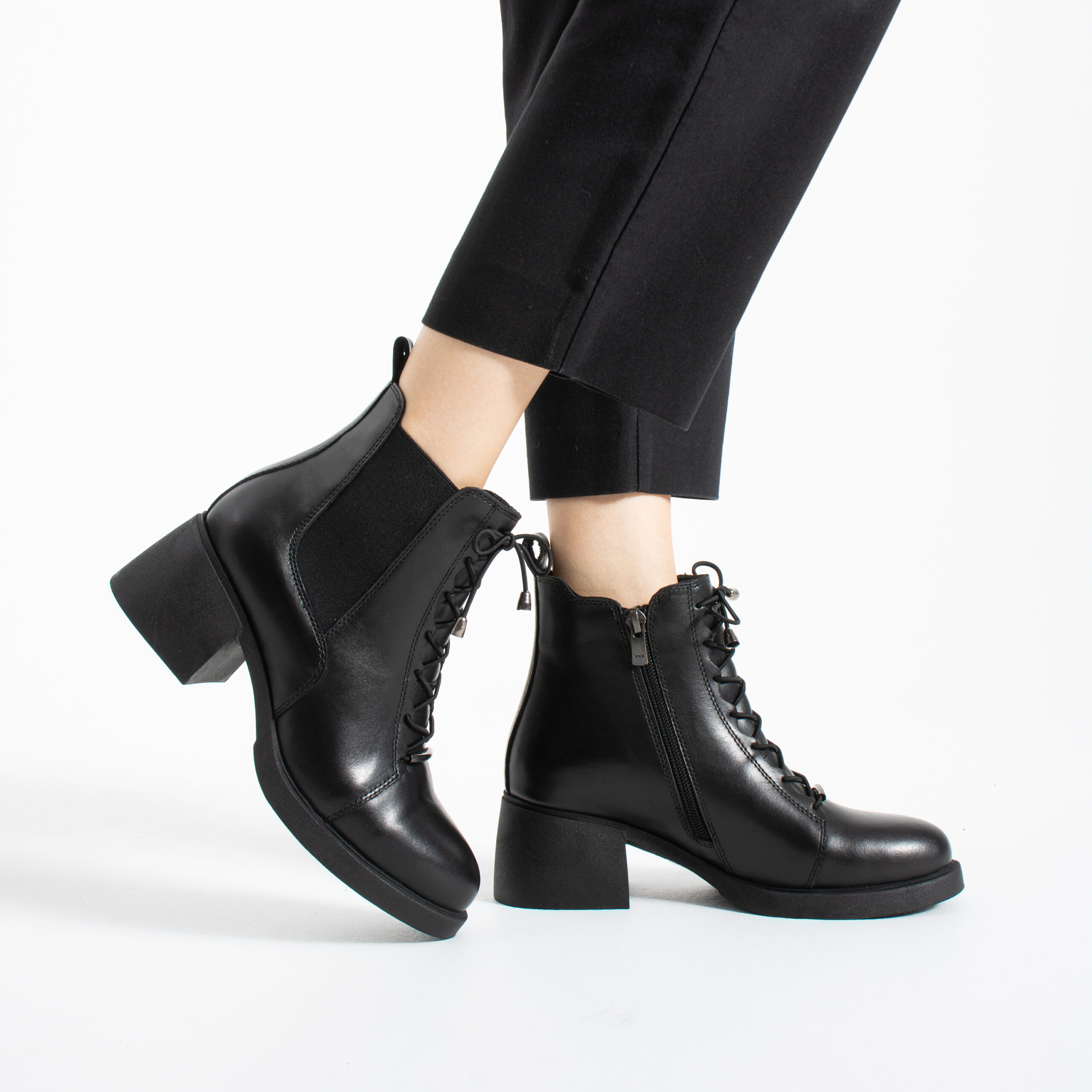 Botine de damă negre, cu toc jos, fermoar și șireturi, din piele naturală Matilde Botine de damă negre, cu toc jos, fermoar și șireturi, din piele naturală Matilde