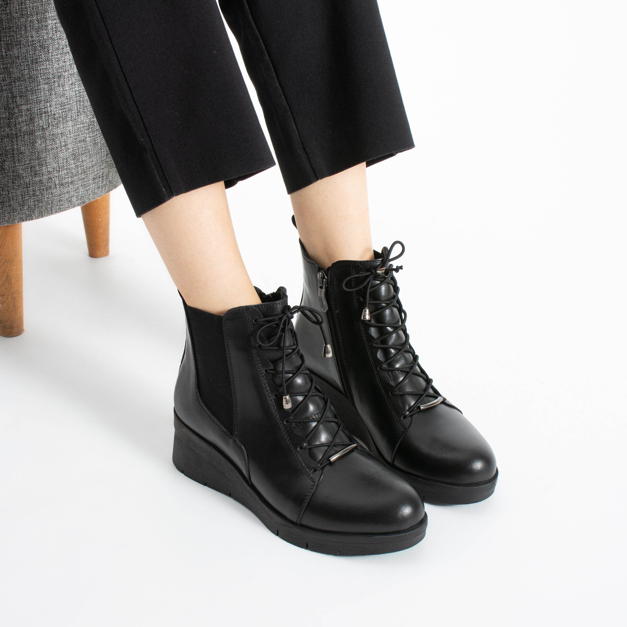 Botine negre de damă cu platformă joasă din piele naturală Chiara Botine negre de damă cu platformă joasă din piele naturală Chiara