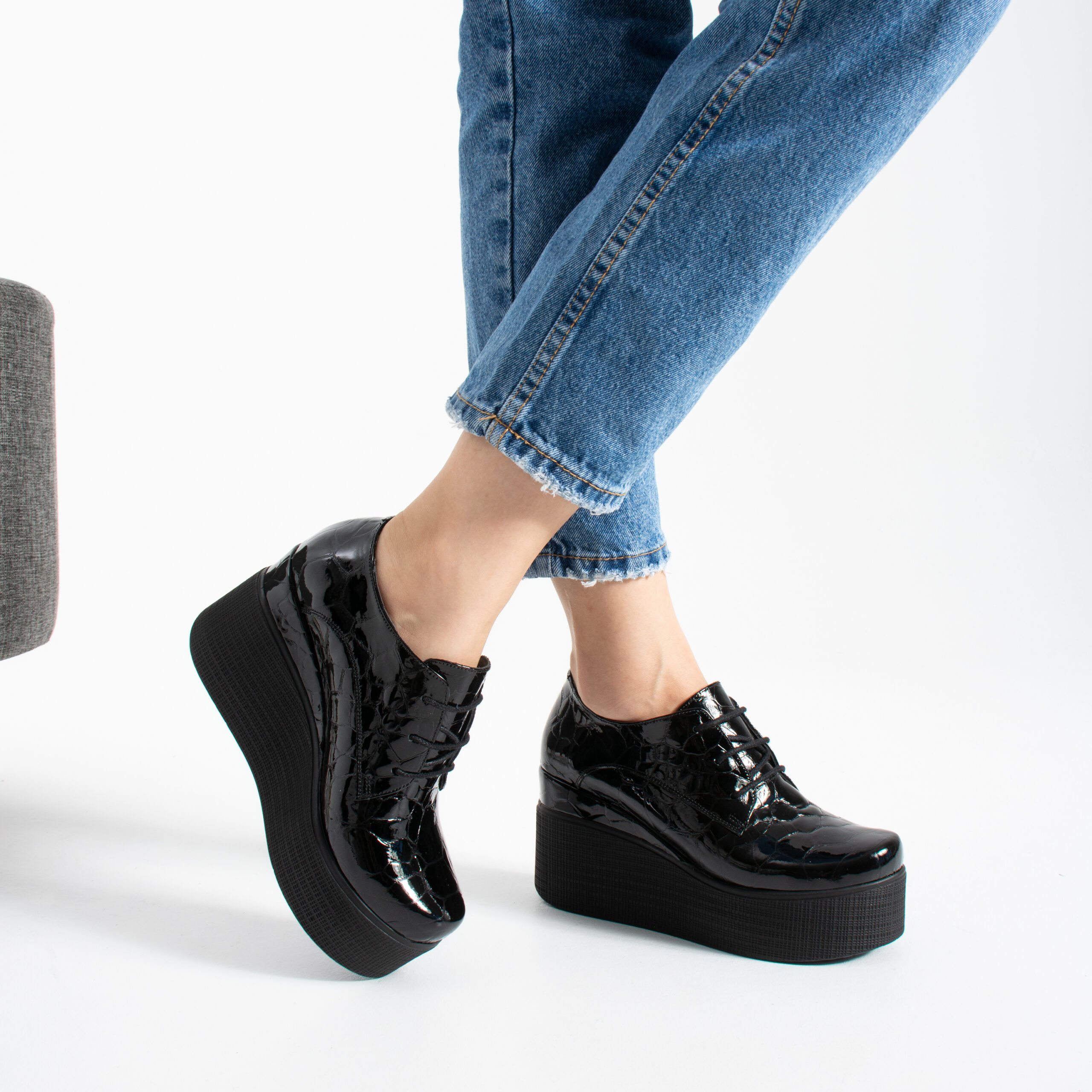 Pantofi de damă negri din piele naturală lăcuită, cu platformă și șireturi Addison Pantofi de damă negri din piele naturală lăcuită, cu platformă și șireturi Addison
