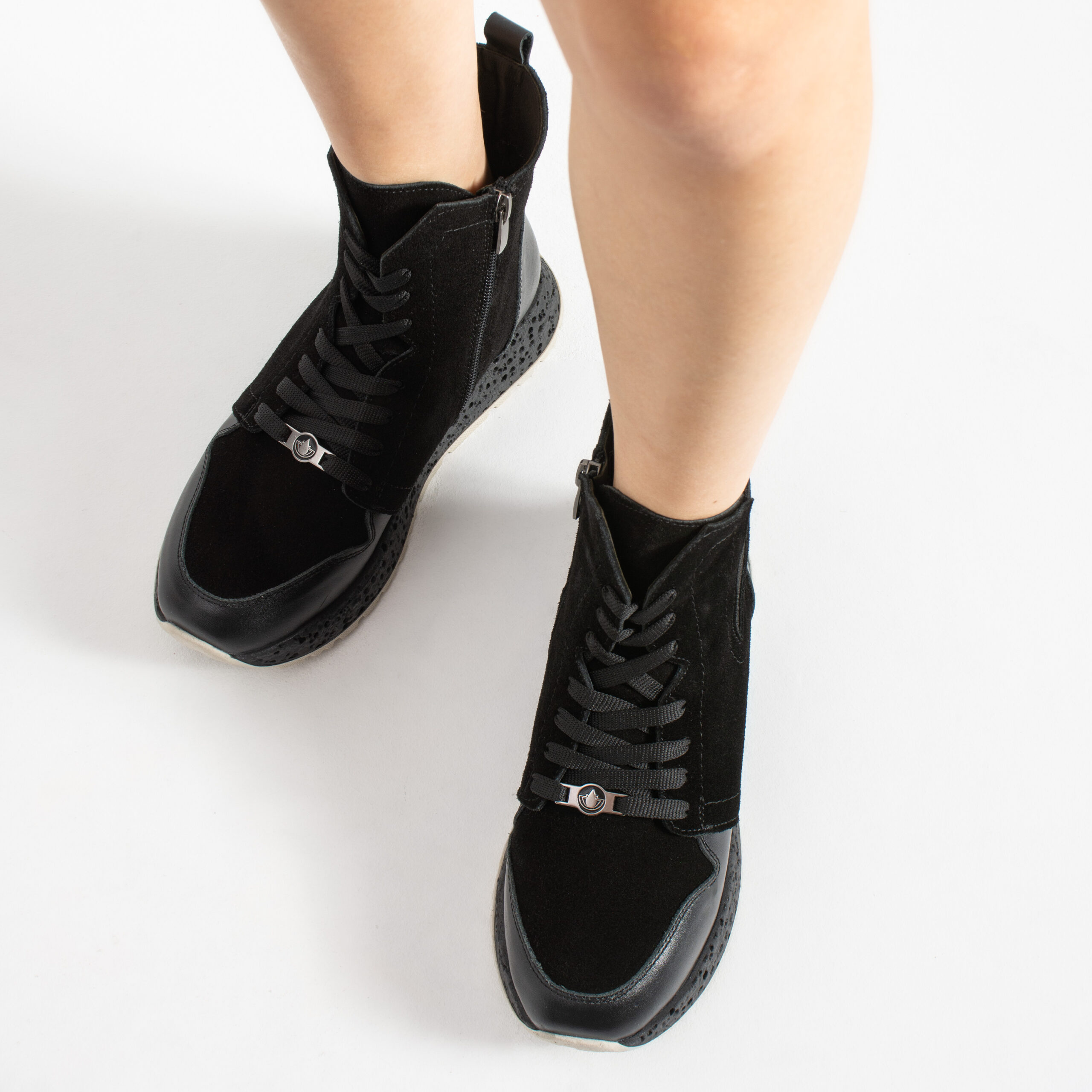 Botine sport negre de damă din piele întoarsă naturală și piele naturală Adele Botine sport negre de damă din piele întoarsă naturală și piele naturală Adele