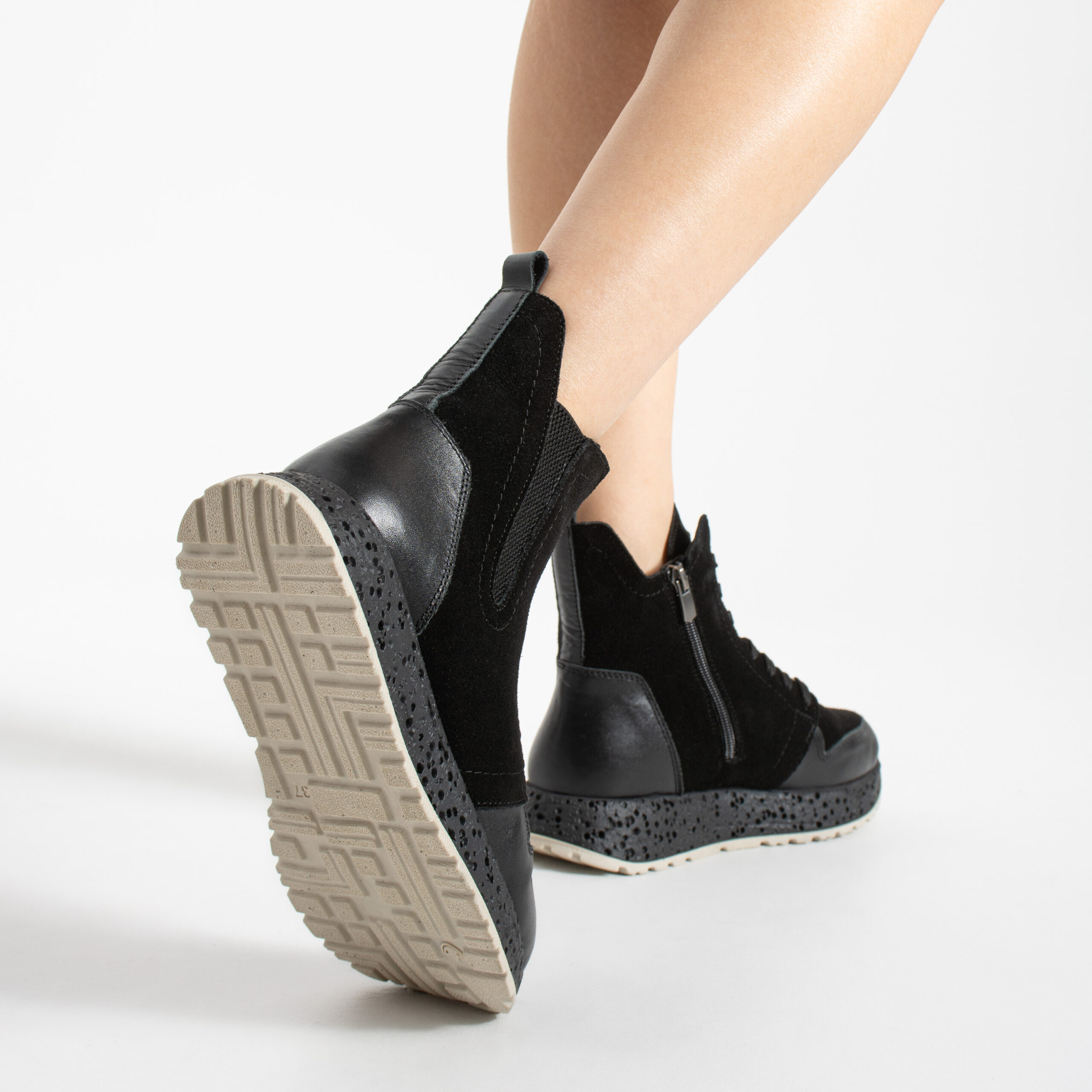 Botine sport negre de damă din piele întoarsă naturală și piele naturală Adele Botine sport negre de damă din piele întoarsă naturală și piele naturală Adele