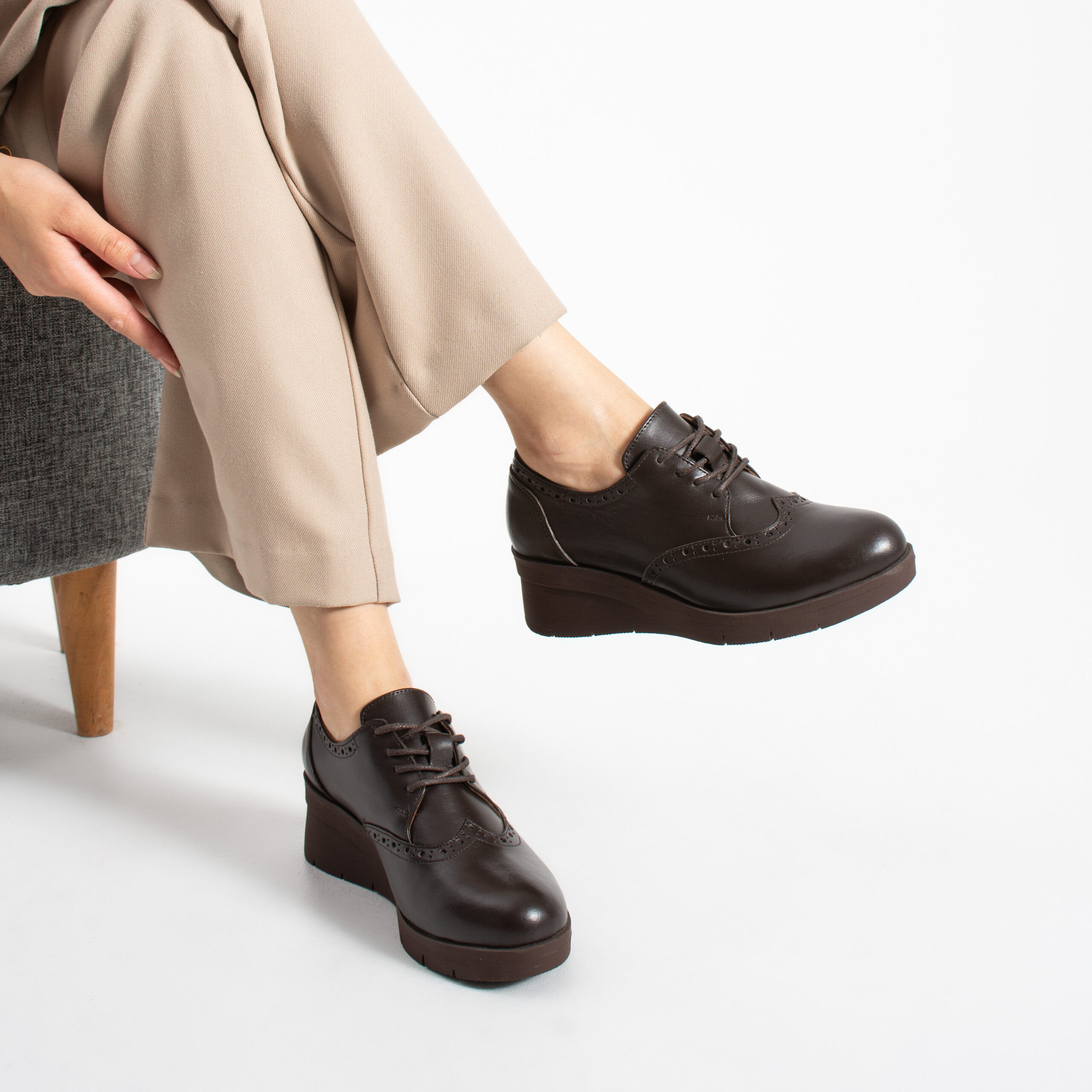 Pantofi damă maro din piele naturală, cu platformă joasă Ashley Pantofi damă maro din piele naturală, cu platformă joasă Ashley