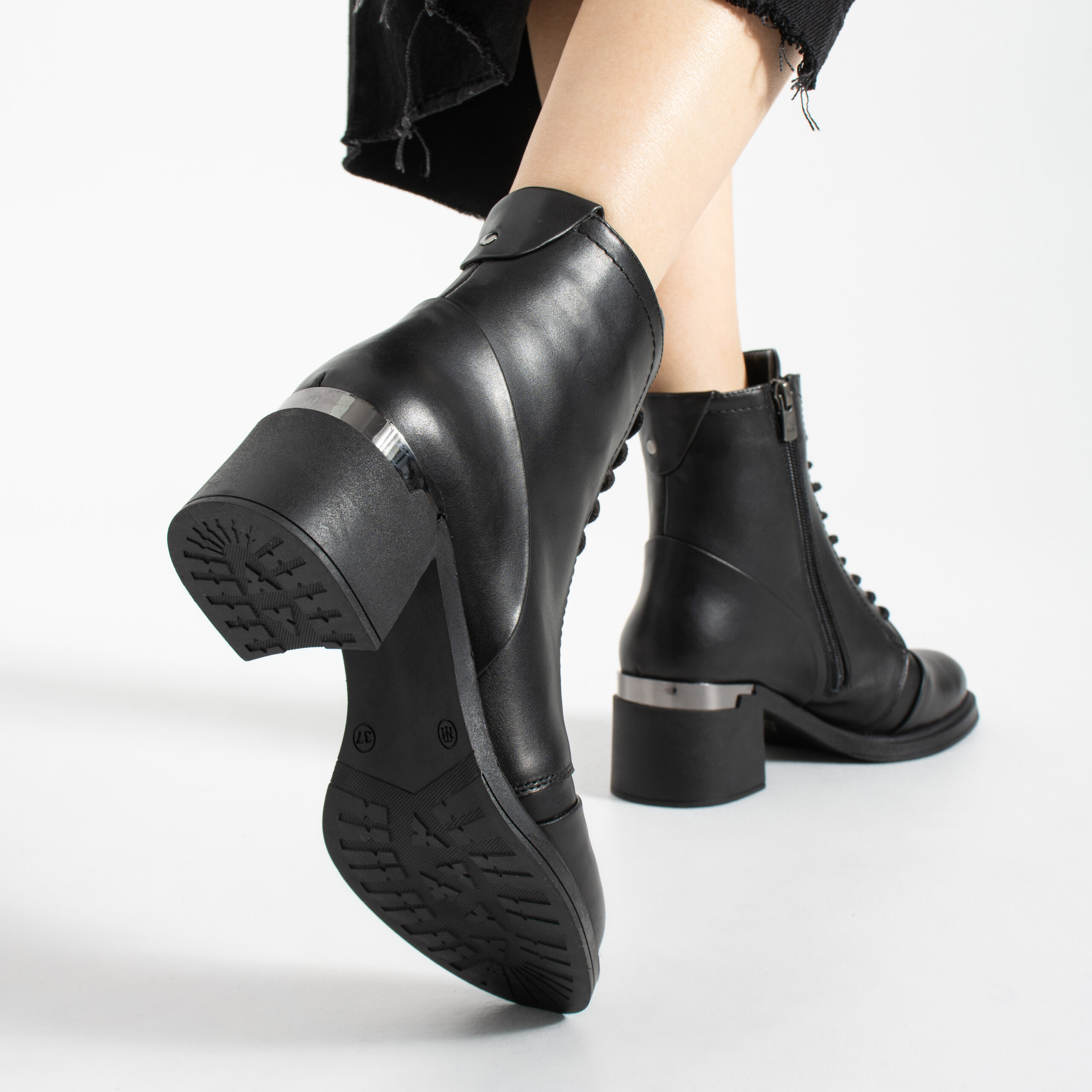 Botine Brenda, negre, cu toc din piele naturală Botine Brenda, negre, cu toc din piele naturală
