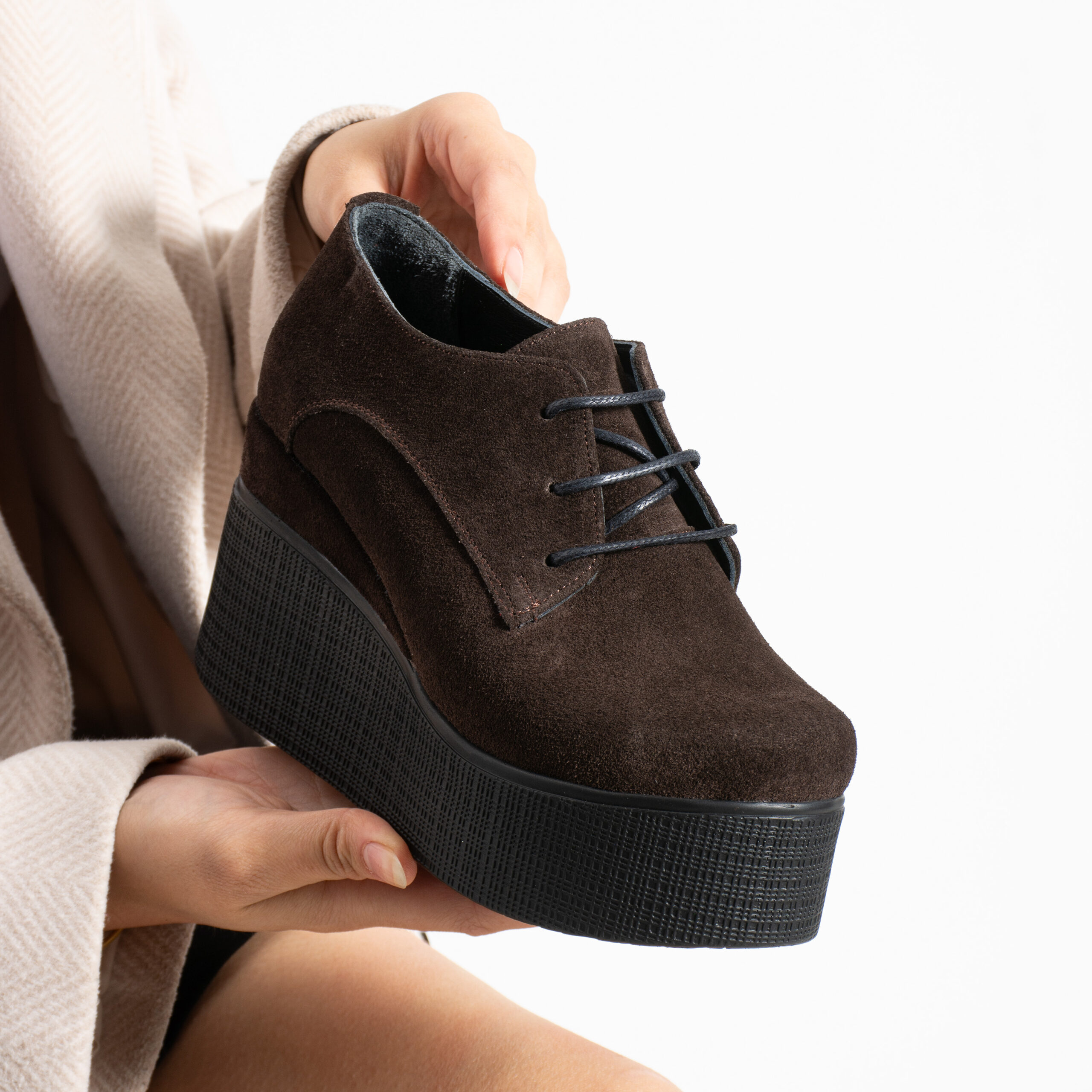 Pantofi damă maro Addison, pe platformă, din piele întoarsă naturală, cu șireturi Pantofi damă maro Addison, pe platformă, din piele întoarsă naturală, cu șireturi