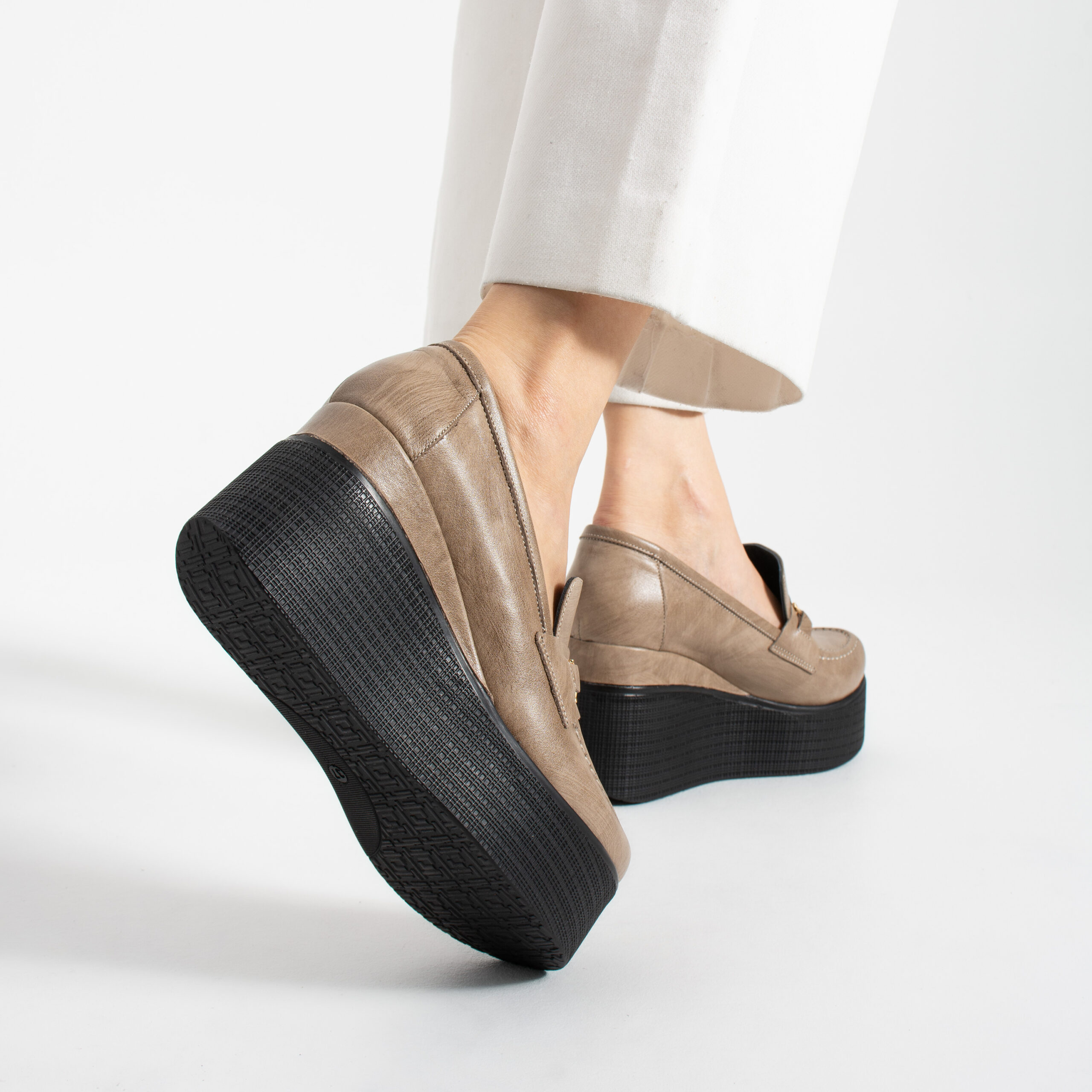 Pantofi eleganți bej cu platformă din piele naturală Giorgia Pantofi eleganți bej cu platformă din piele naturală Giorgia