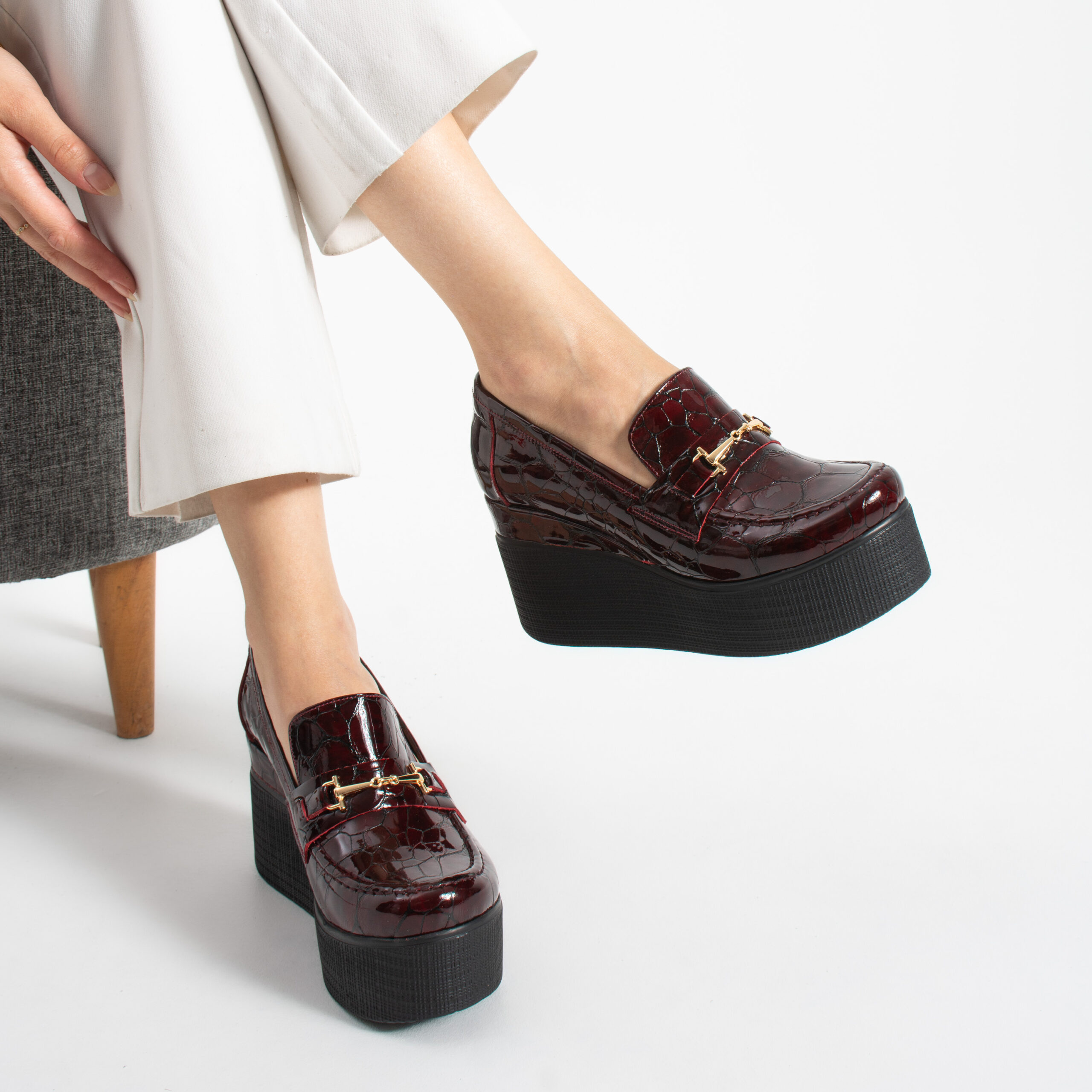 Pantofi eleganți bordo, din piele naturală lăcuită, cu platformă Giorgia Pantofi eleganți bordo, din piele naturală lăcuită, cu platformă Giorgia