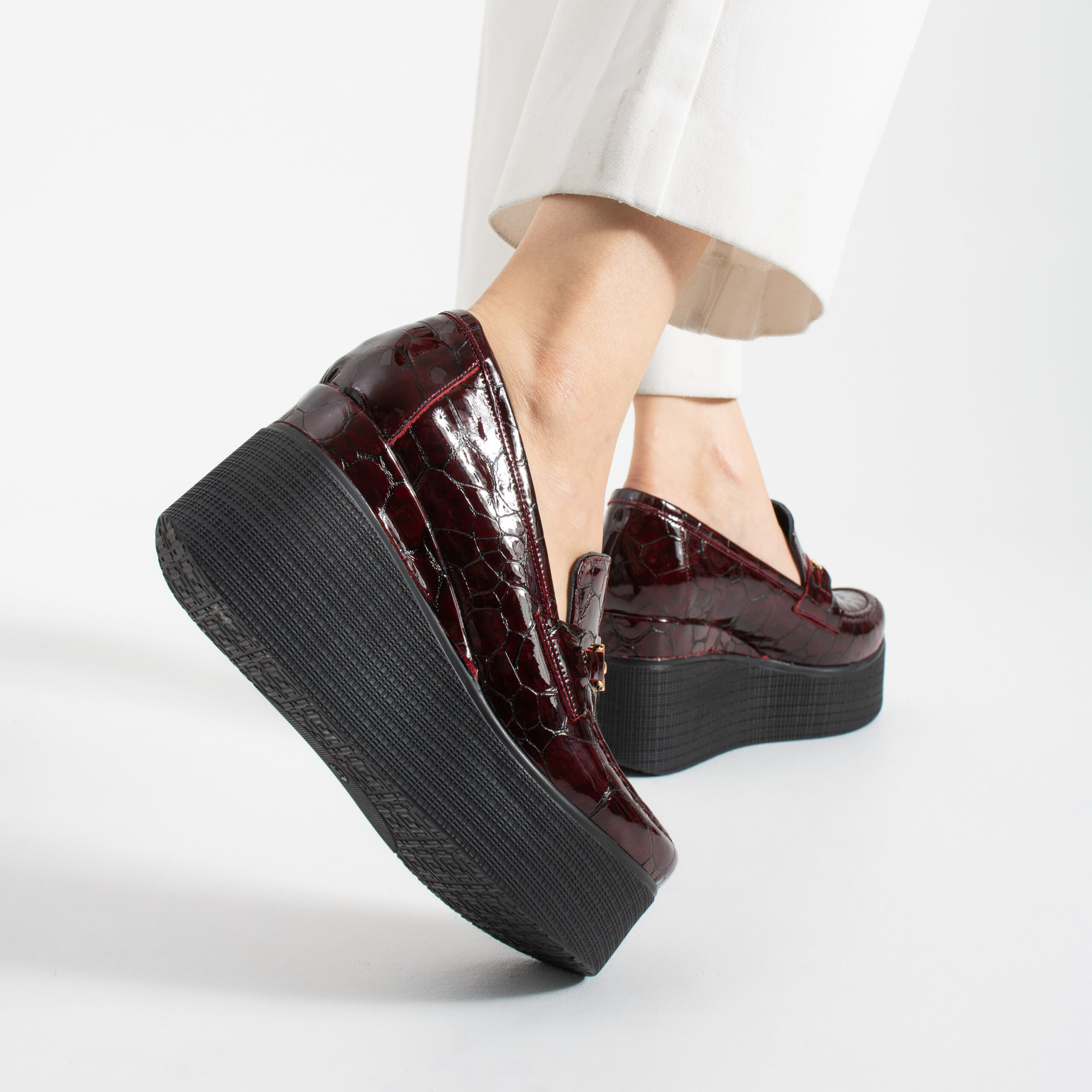 Pantofi eleganți bordo, din piele naturală lăcuită, cu platformă Giorgia Pantofi eleganți bordo, din piele naturală lăcuită, cu platformă Giorgia