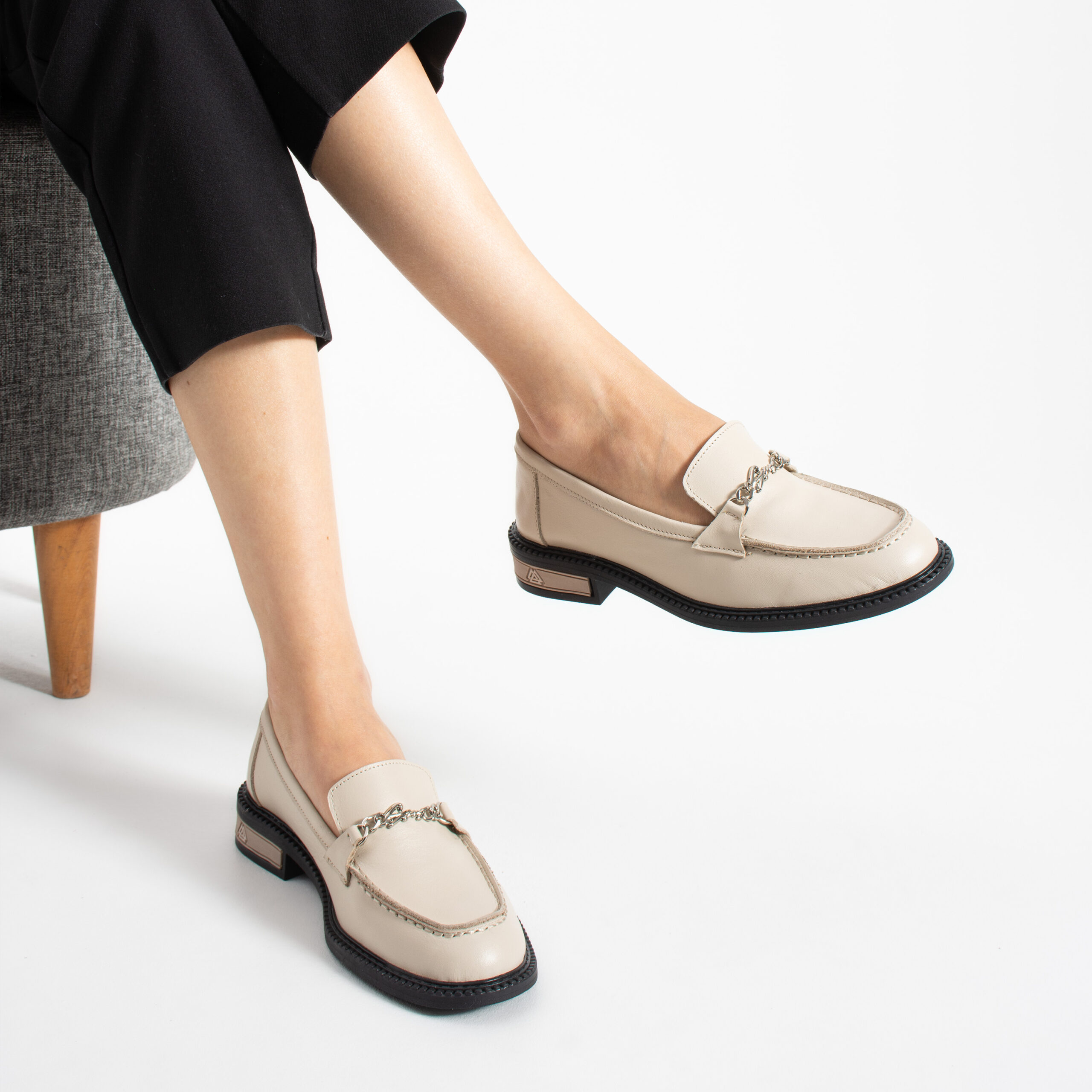 Loafers damă bej din piele naturală April Loafers damă bej din piele naturală April