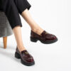 Mocasini damă bordo din piele naturală lăcuită cu broșă în formă de albină Eliza